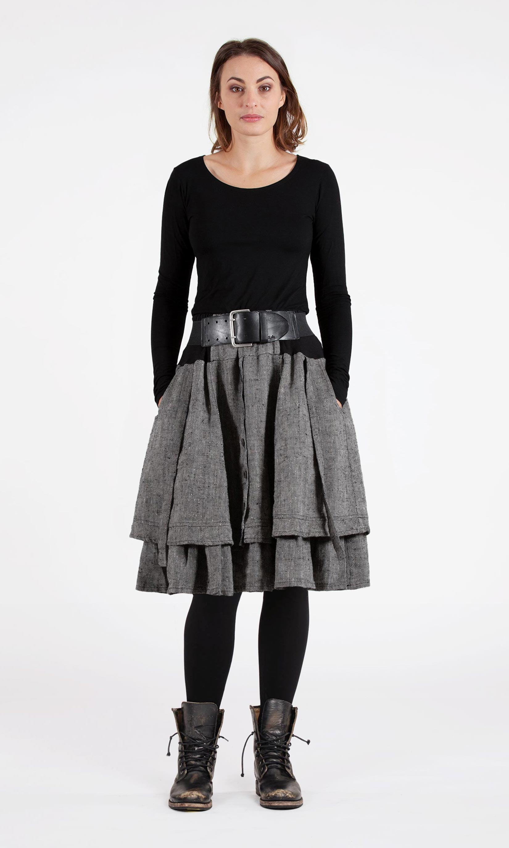 Kurzer Leinenrock mit Rüsche