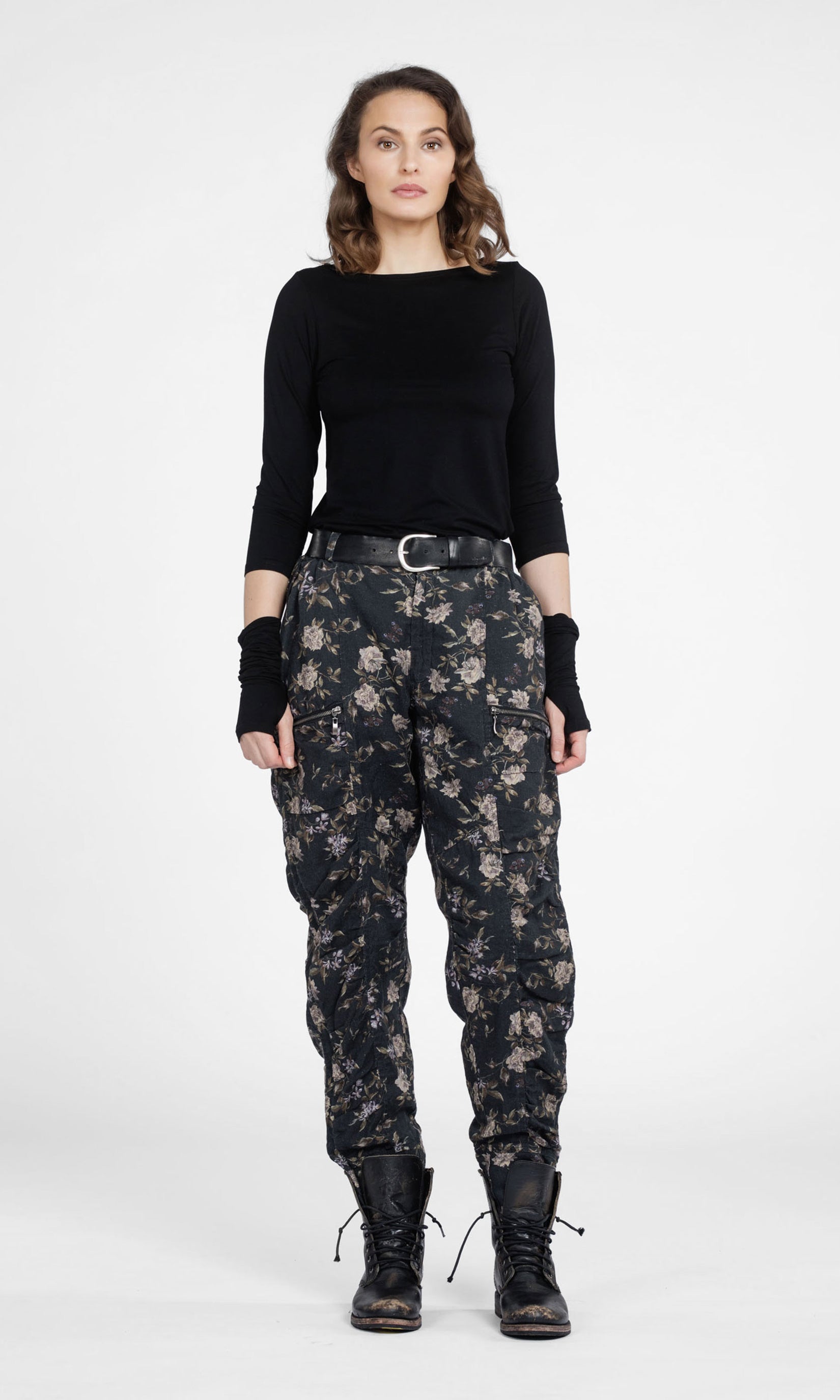 Pleated linen trousers with zippers