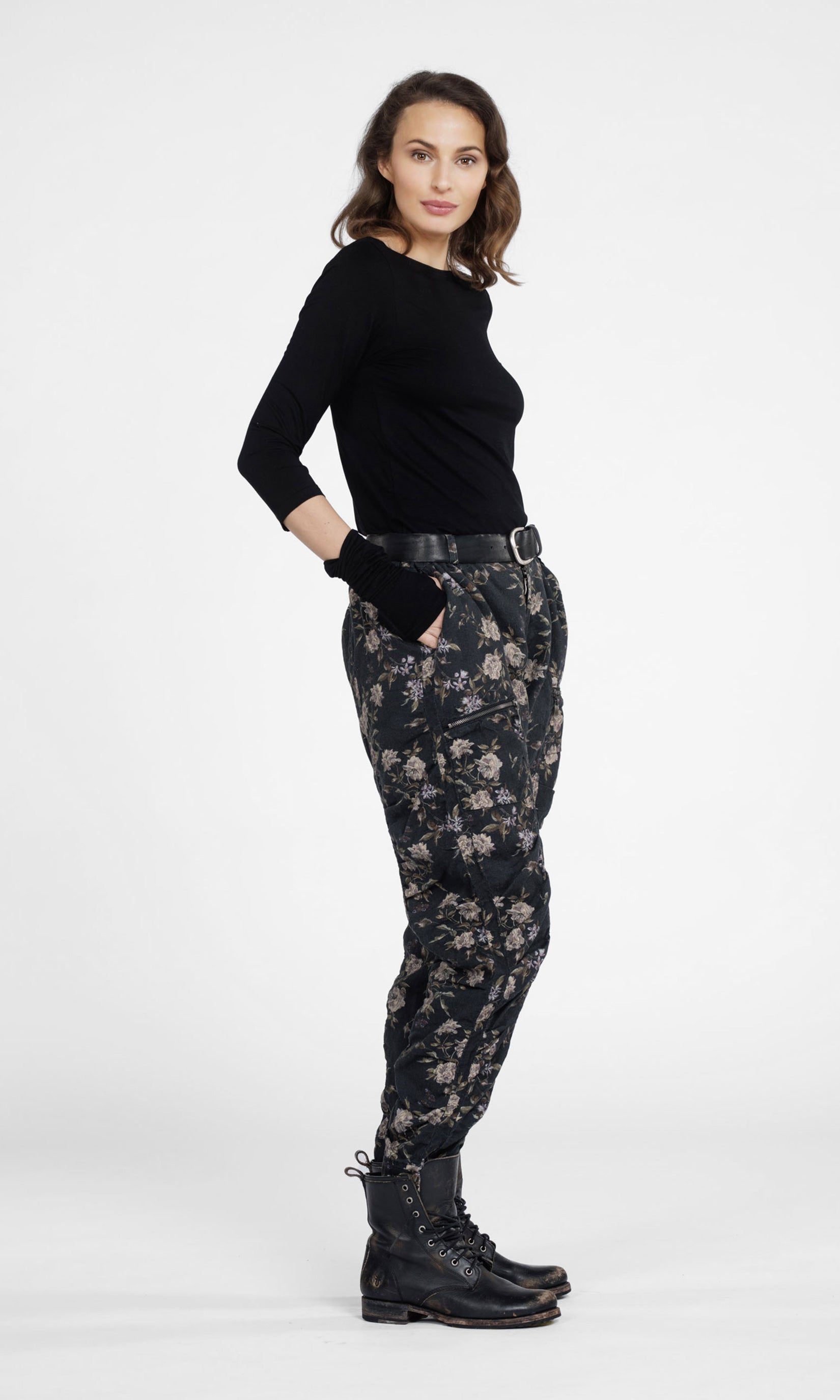 Pleated linen trousers with zippers