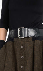 Wide leather belt with elastic