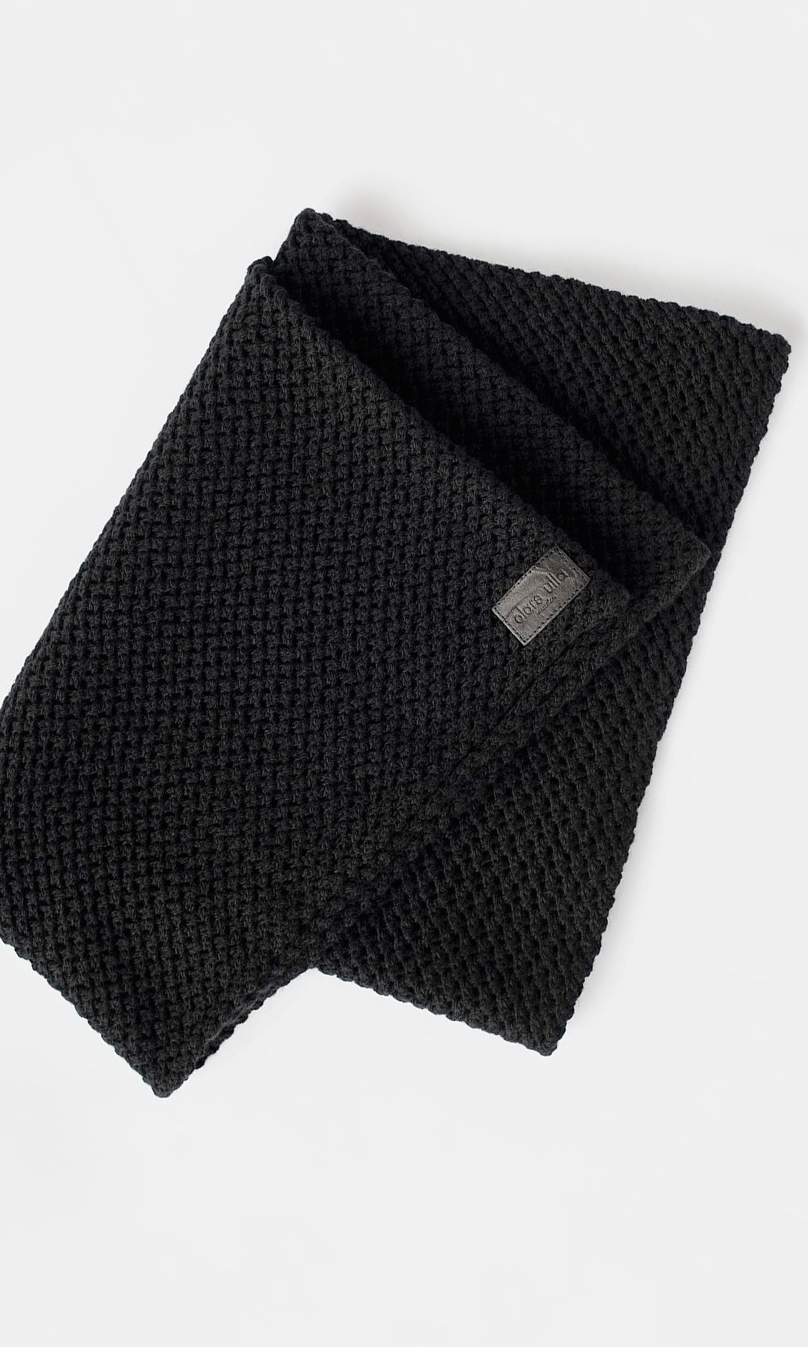 Gestrickter Rundschal aus Wolle