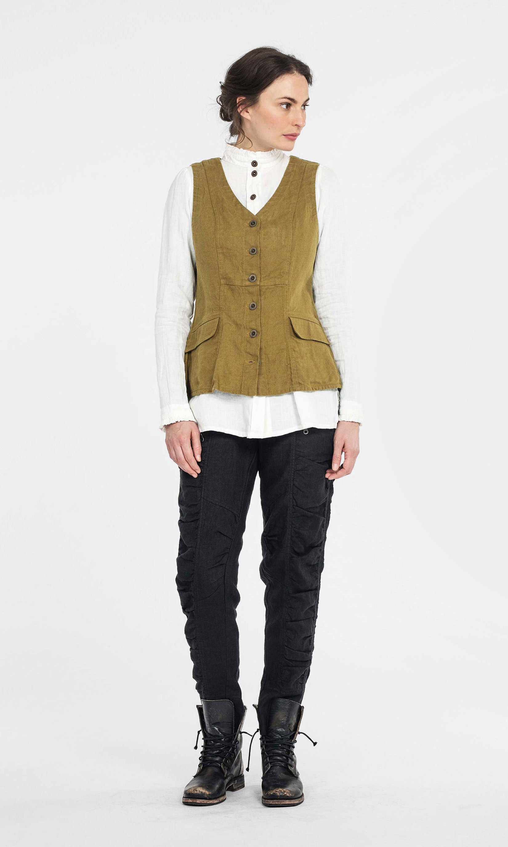 Linen vest with length at the back