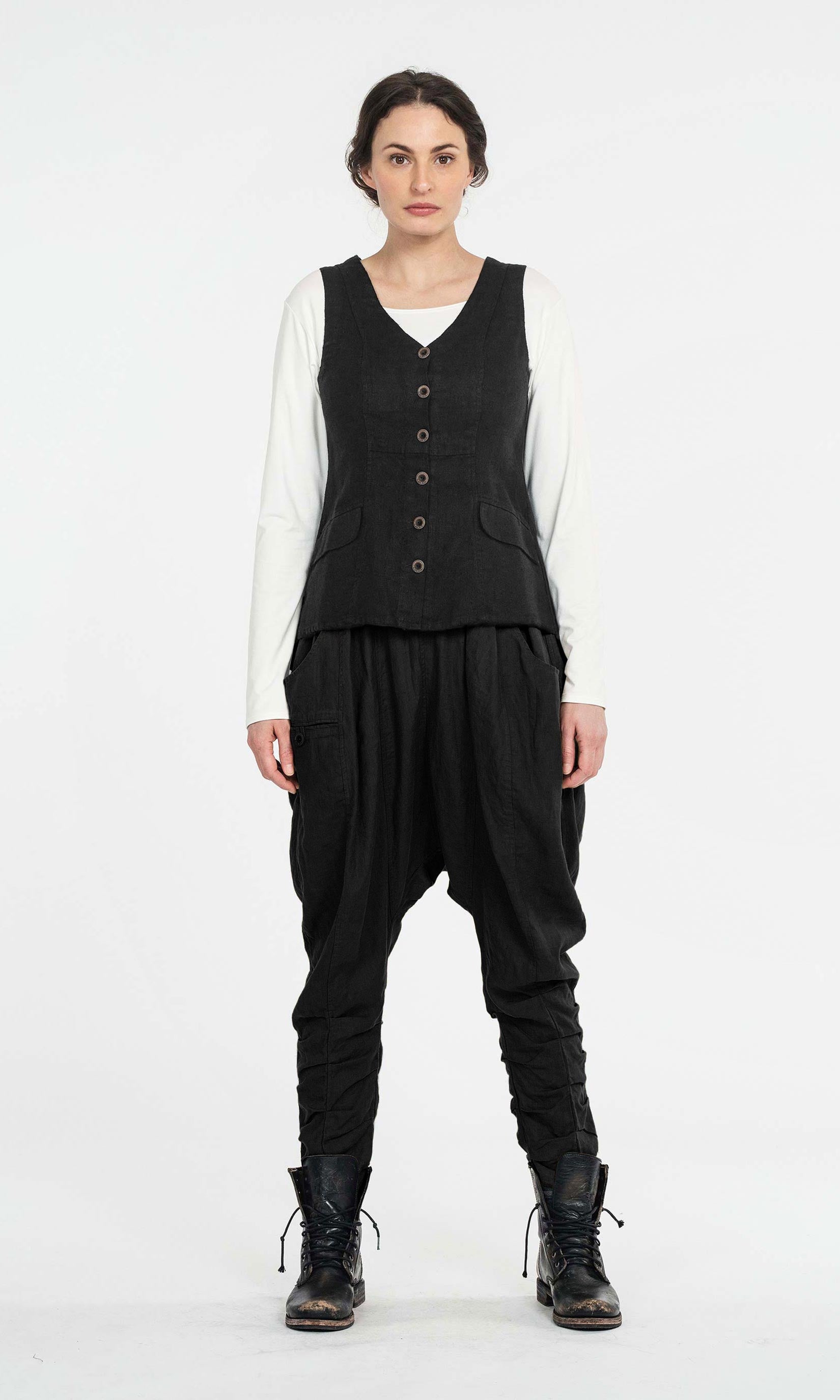 Linen vest with length at the back