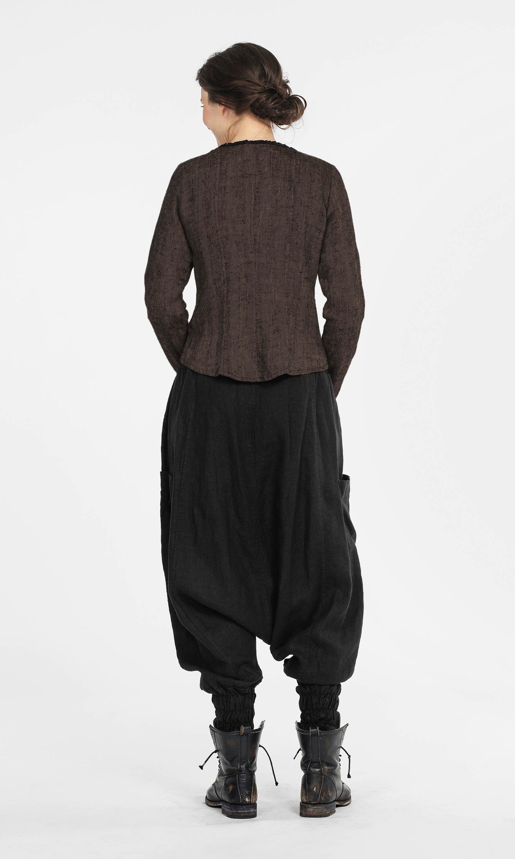 Long-sleeved linen blouse with button closure