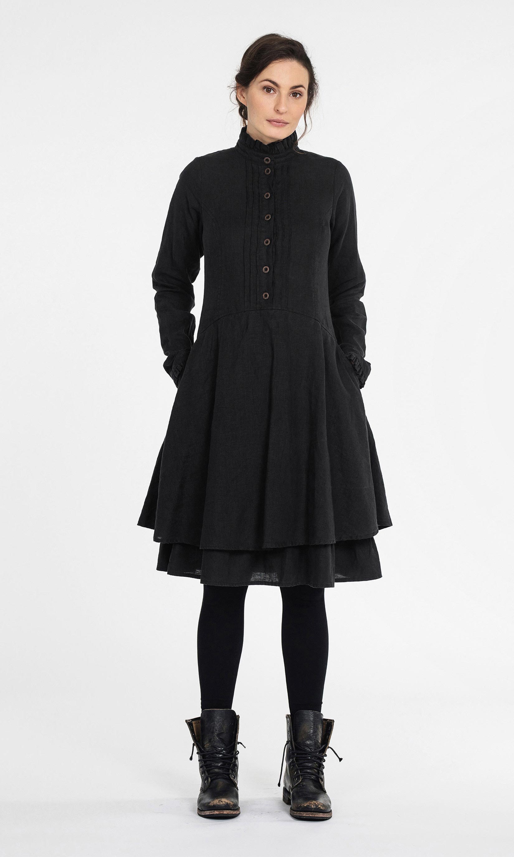Linen dress with straw pleats and half polo