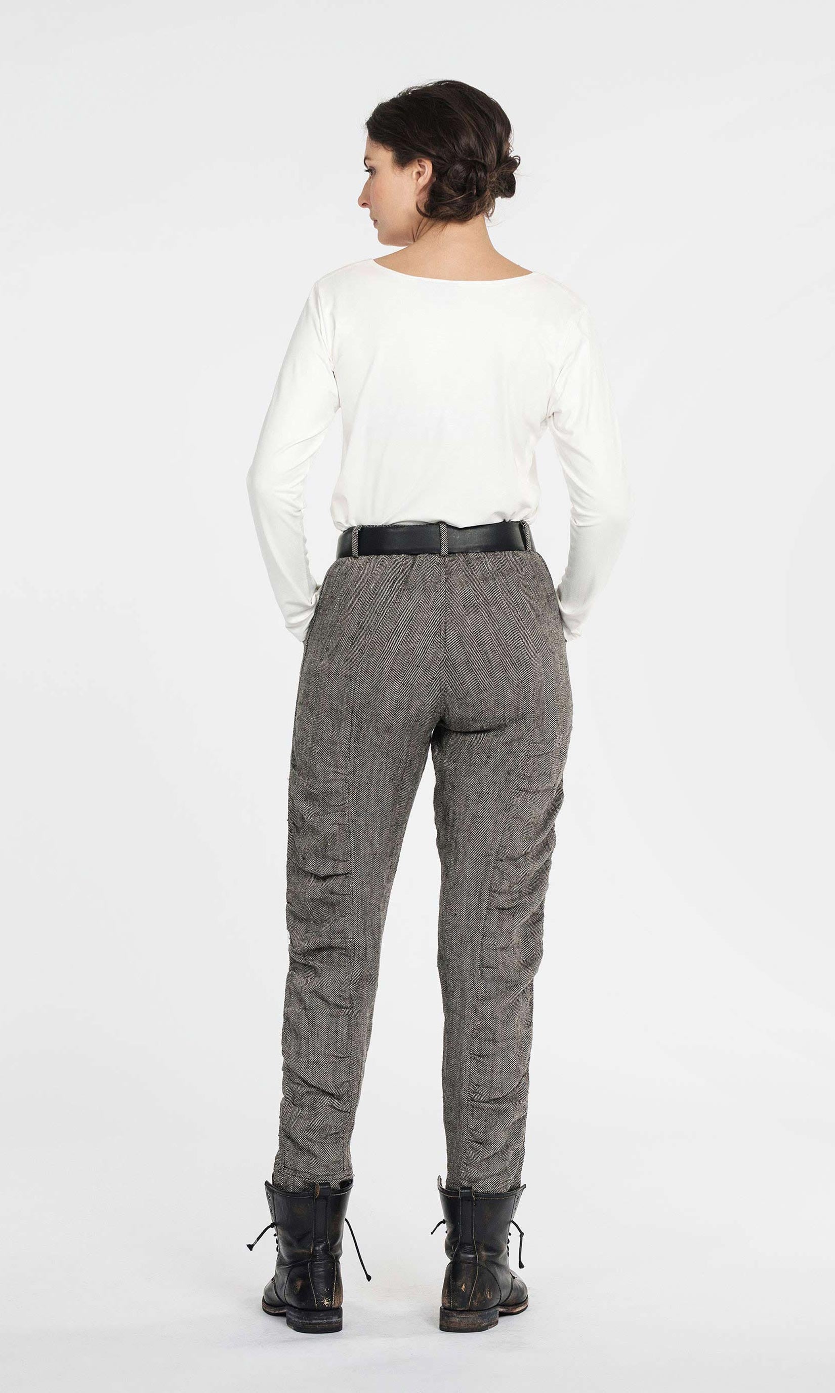 Pleated linen trousers with zippers