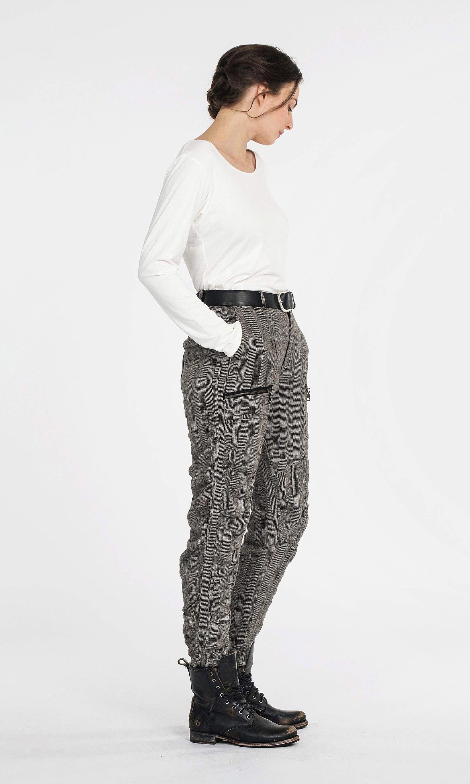 Linnebyxa med veck och dragkedjor