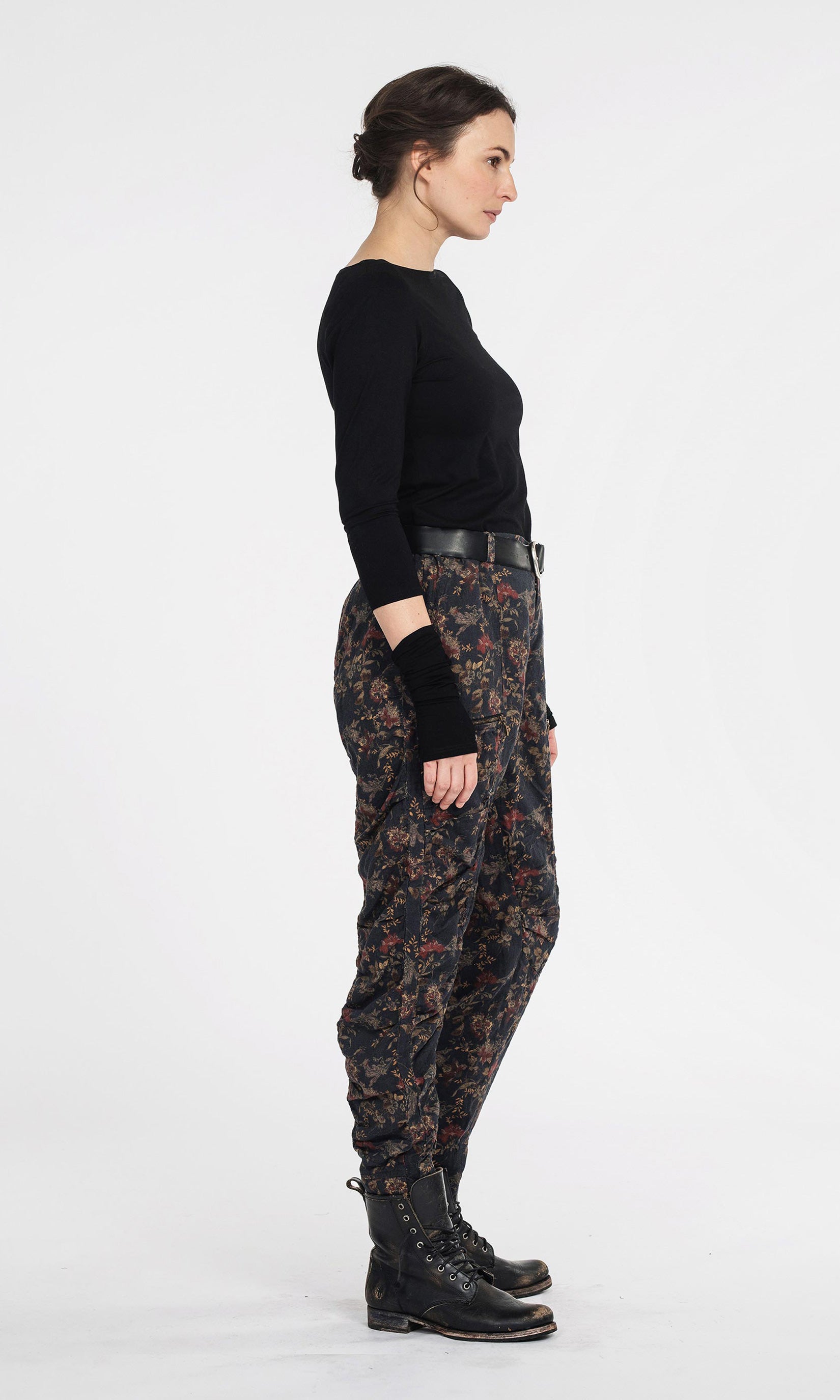 Pleated linen trousers with zippers