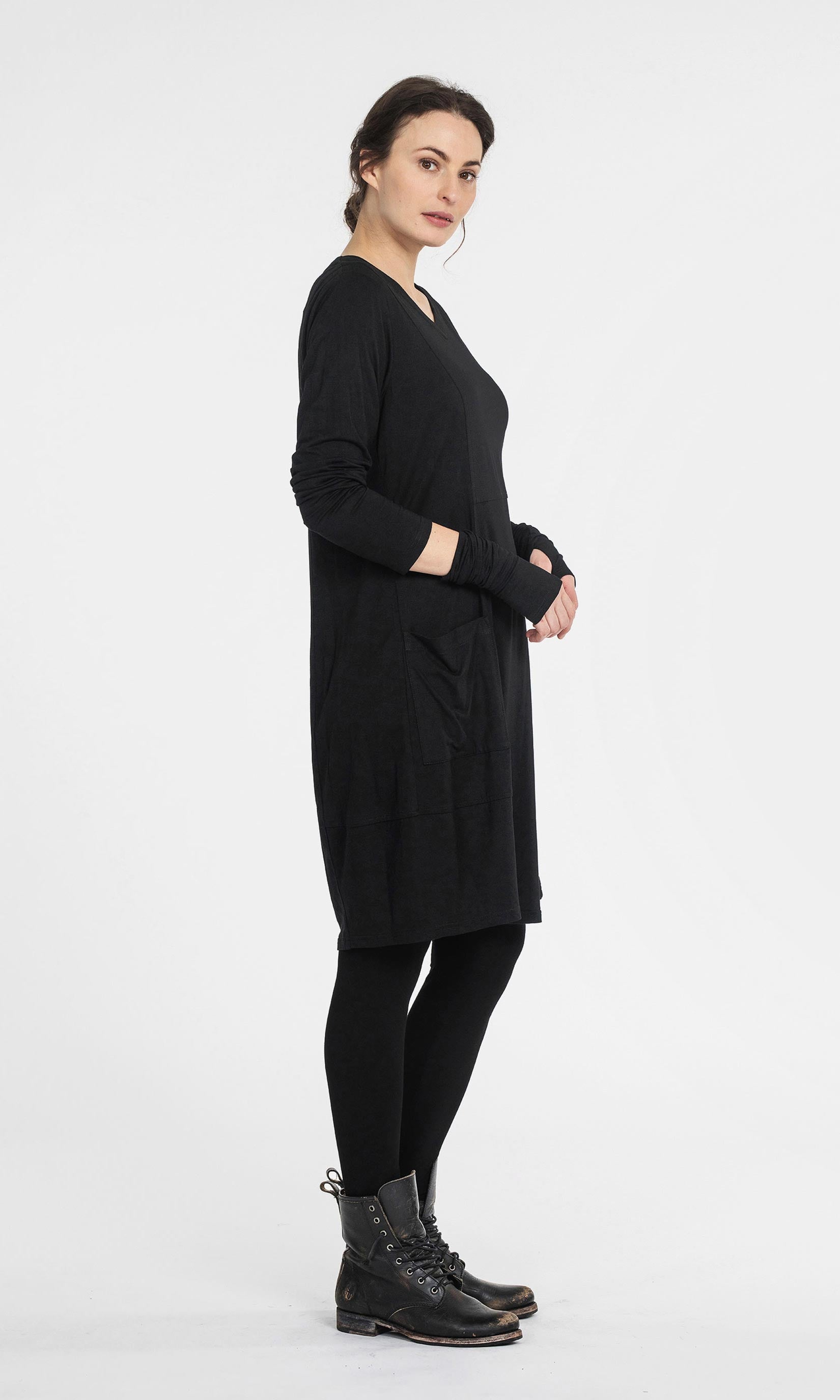 V-neck viscose dress with balloon skirt and pockets