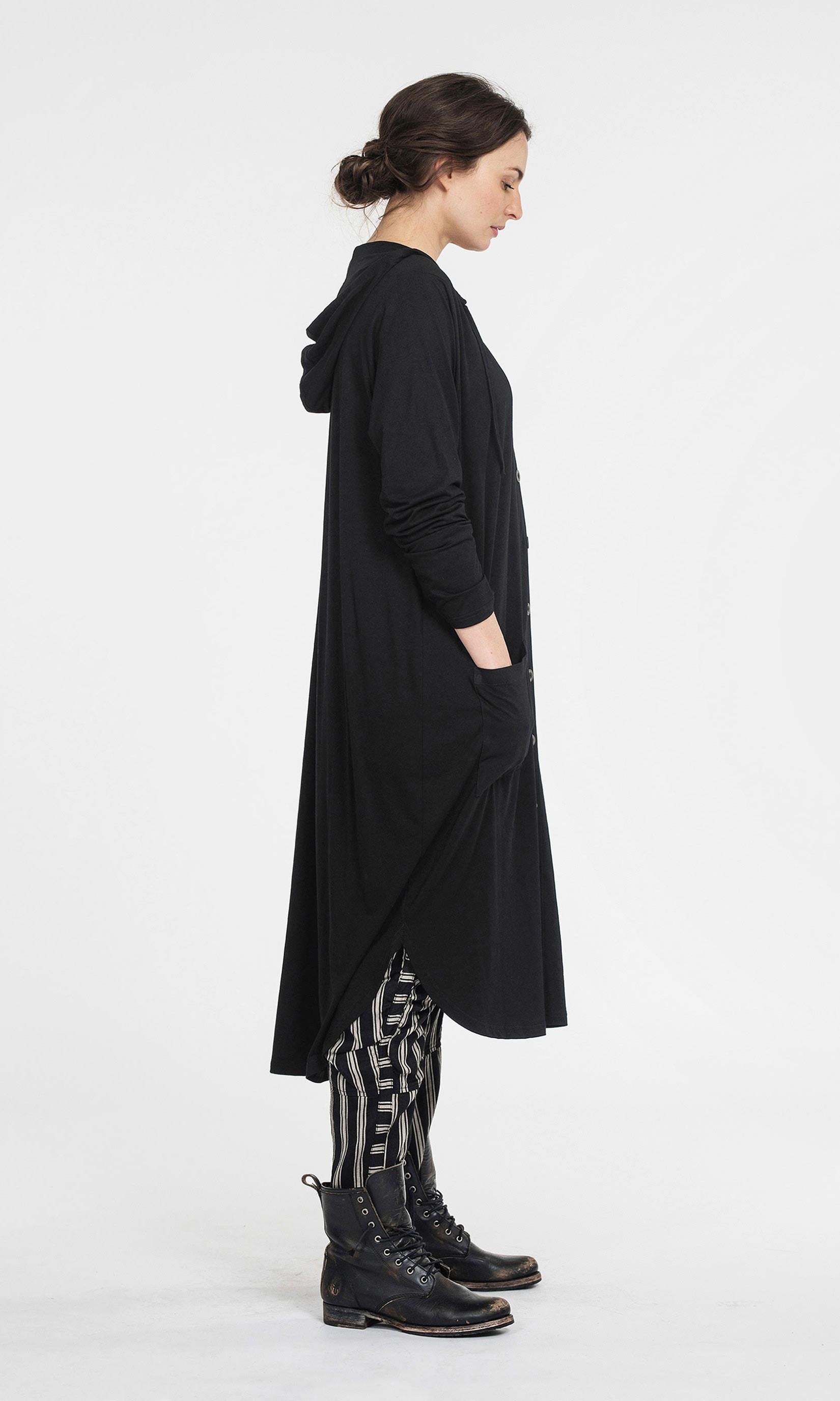 Viskosrock med kapuschong och fickor