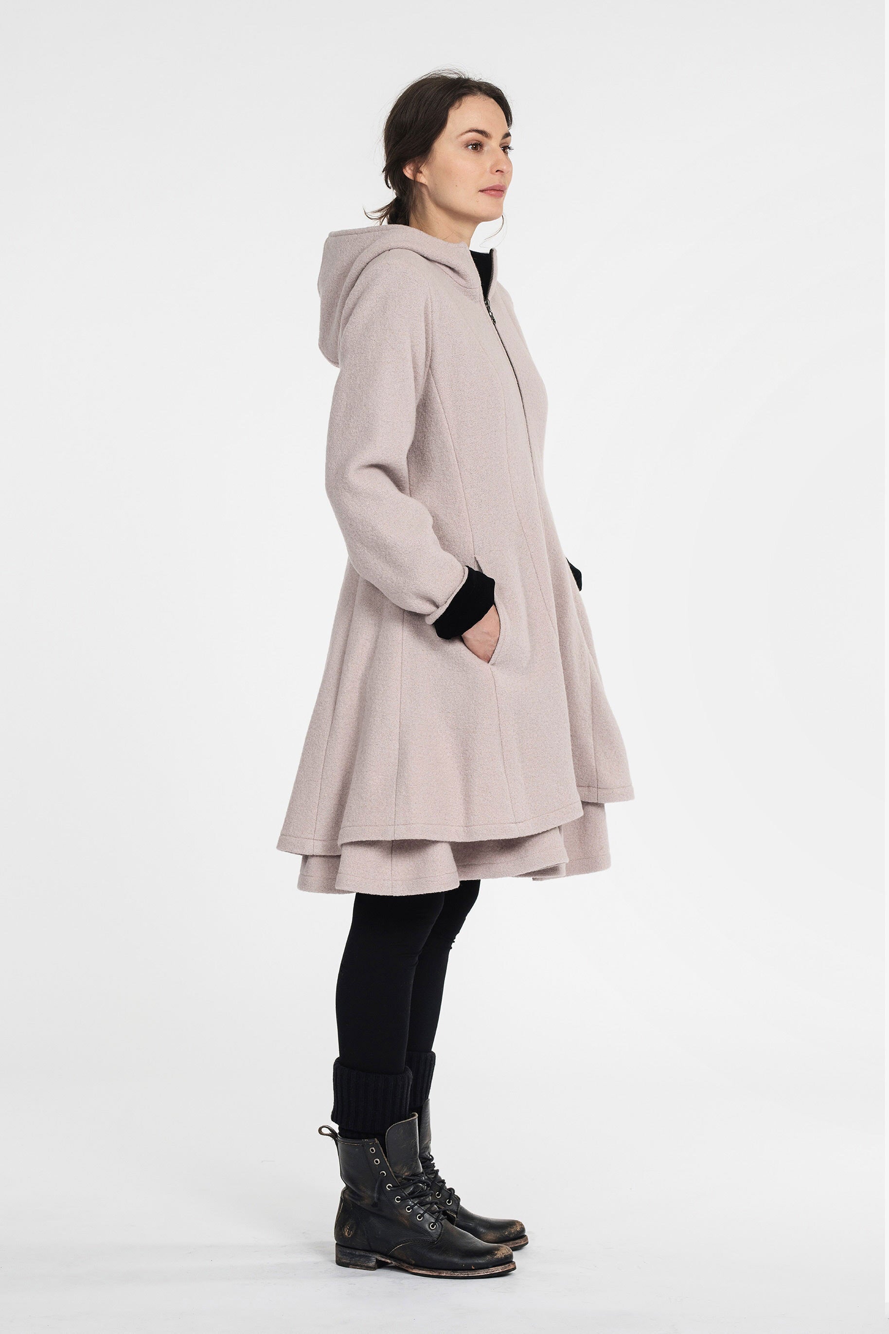 Fitted wool coat with zipper and hood