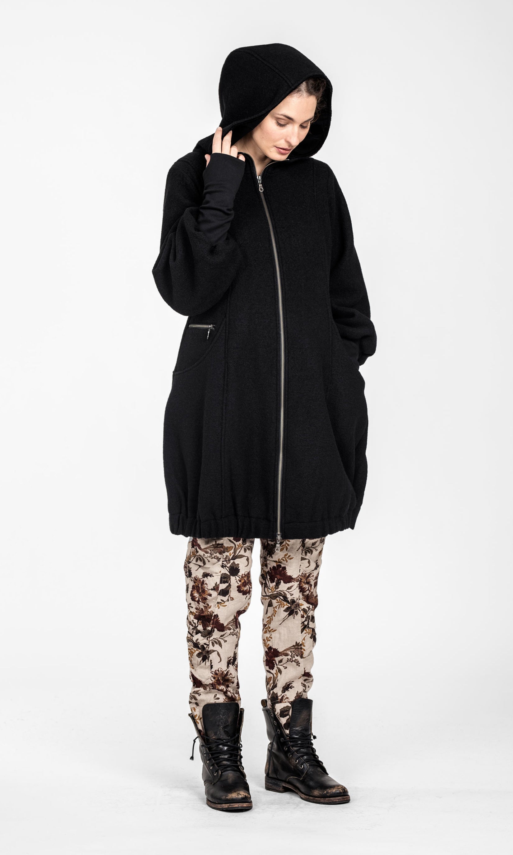 Knee-length wool balloon coat