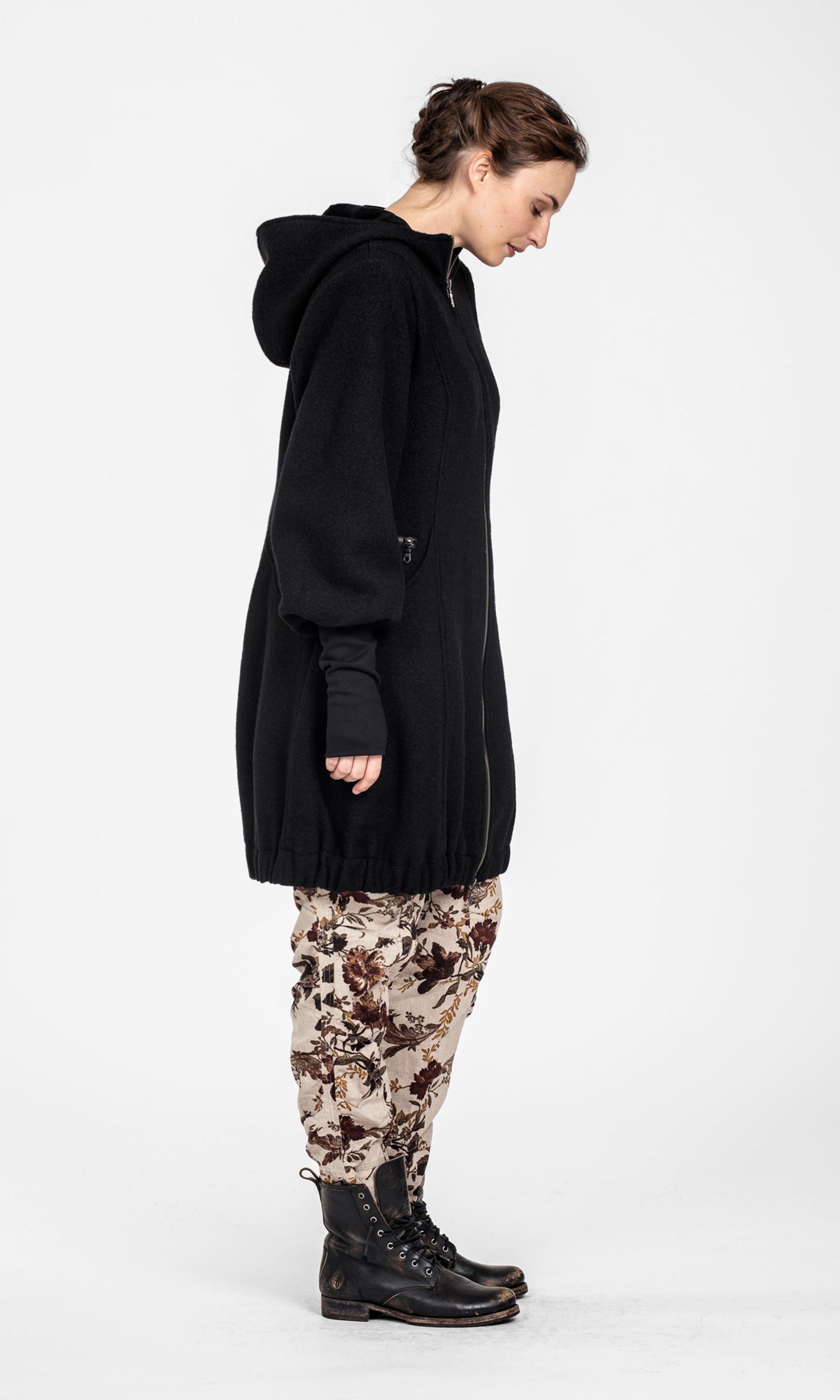 Knee-length wool balloon coat