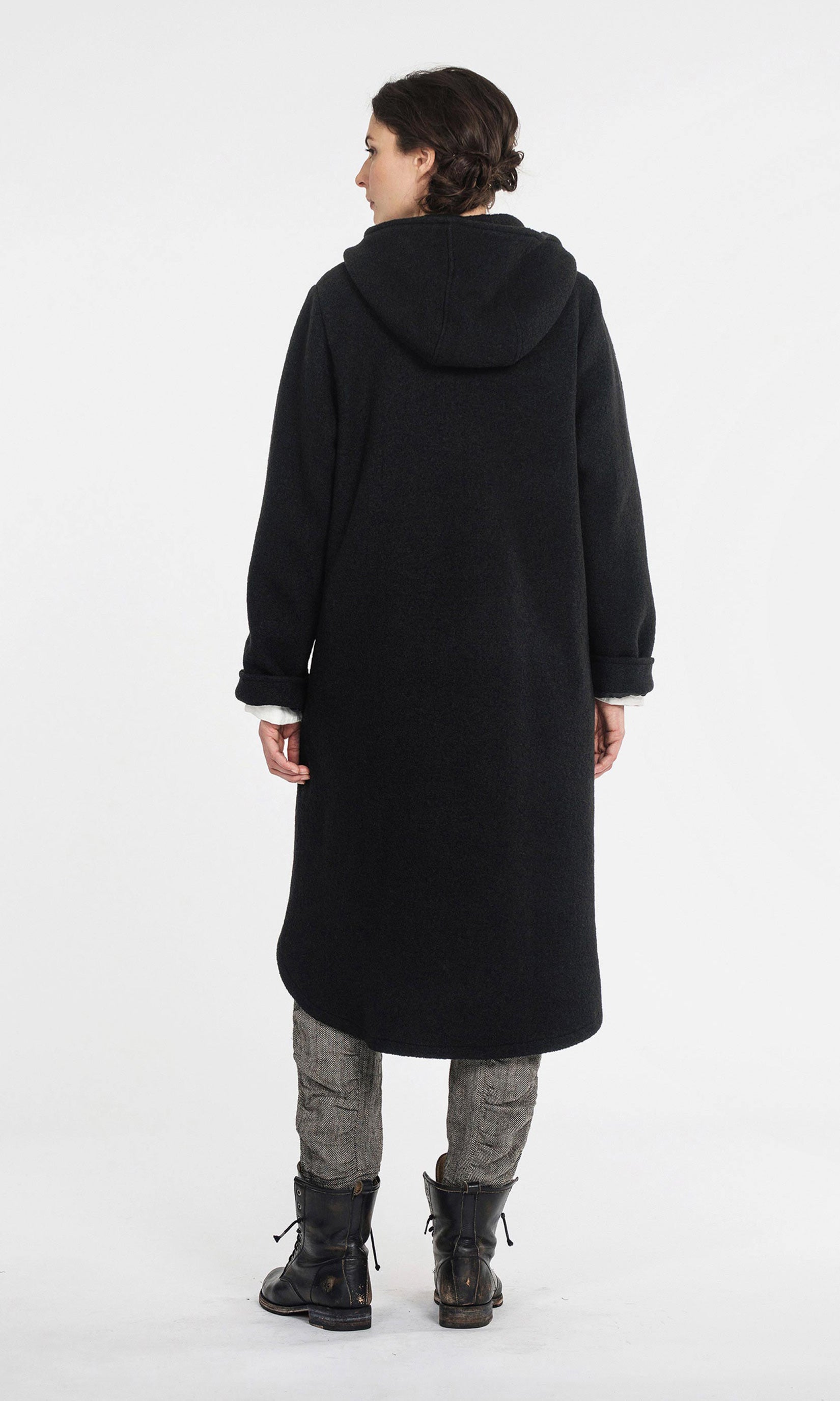 Straight wool coat with button closure and hood