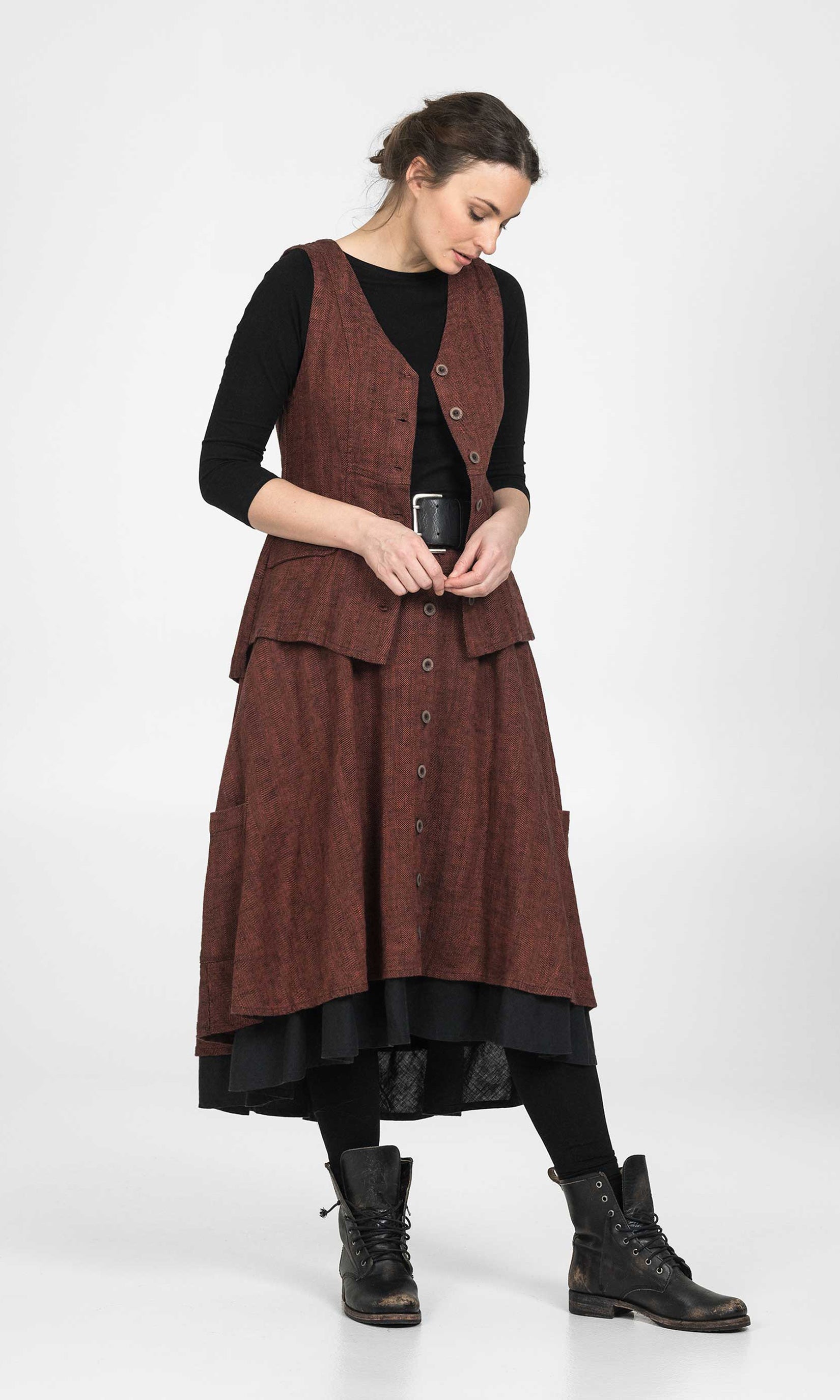 Linen vest with length at the back