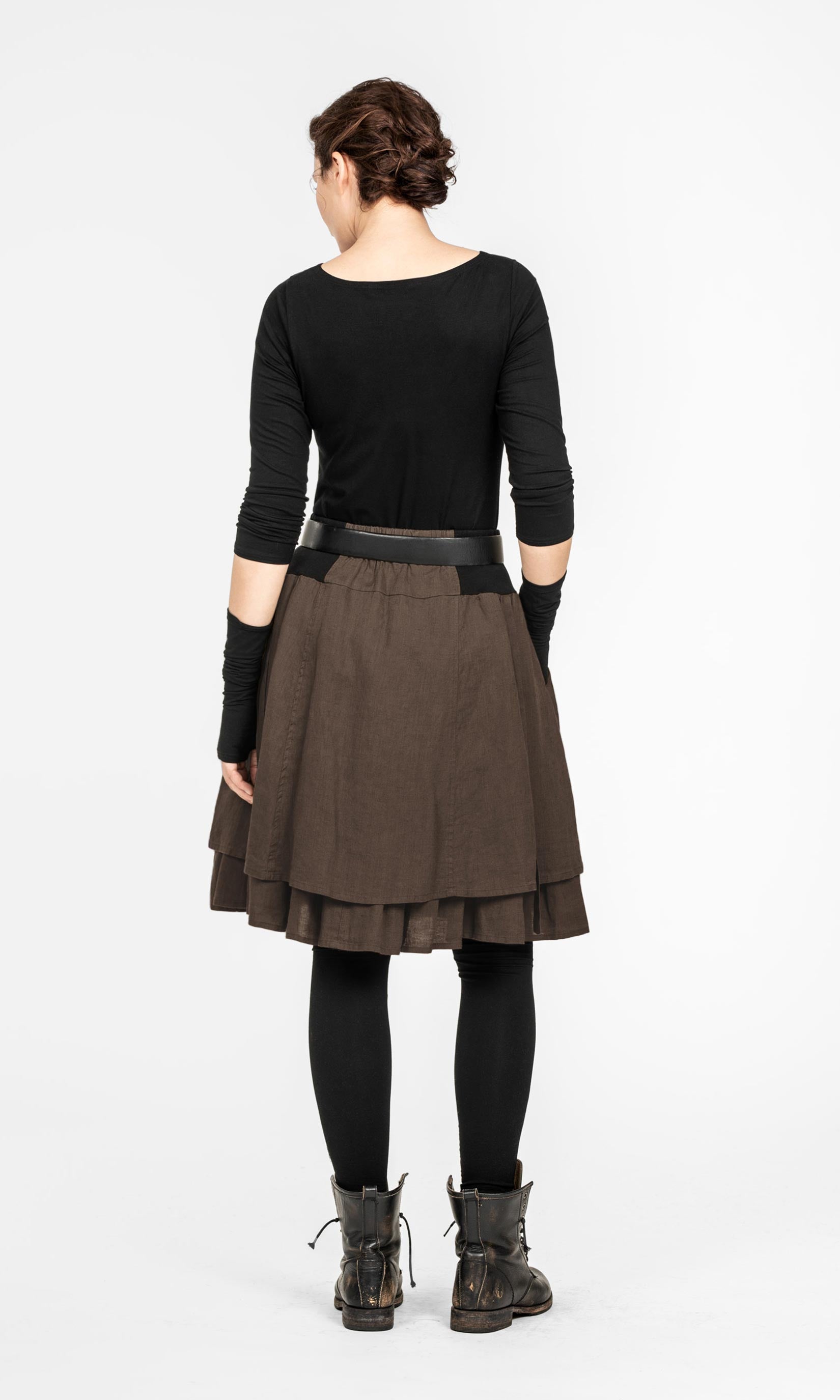 Kurzer Leinenrock mit Rüsche