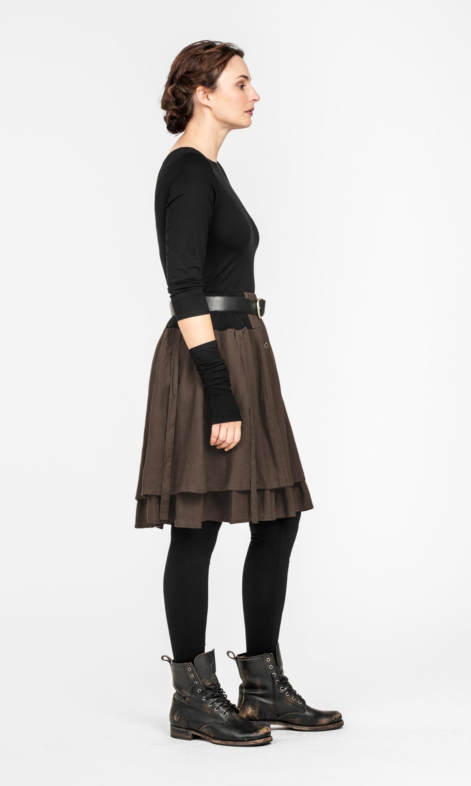 Short linen skirt with ruffle