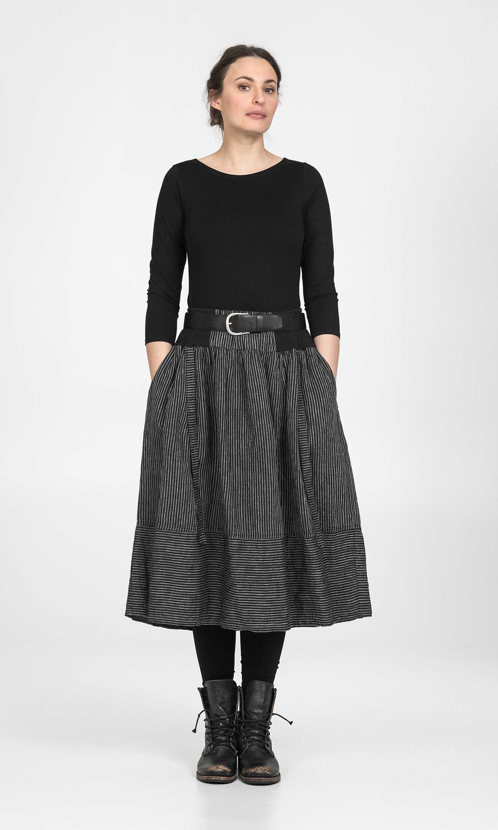 Wide linen skirt with ribbon