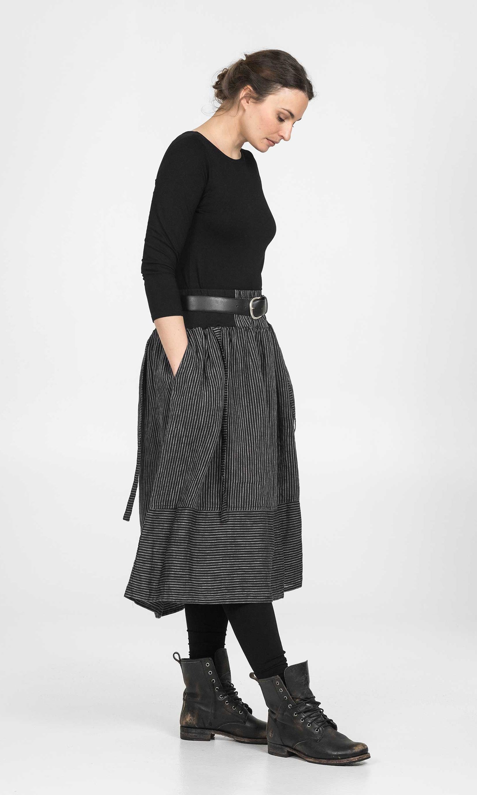 Wide linen skirt with ribbon