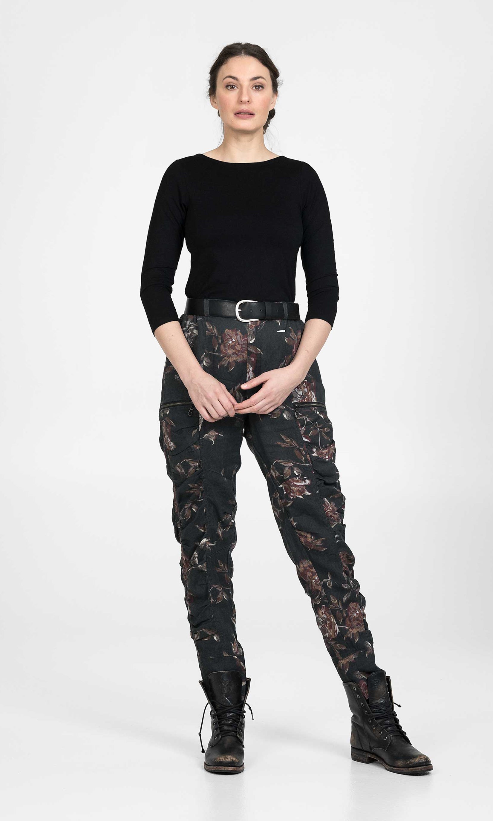 Pleated linen trousers with zippers