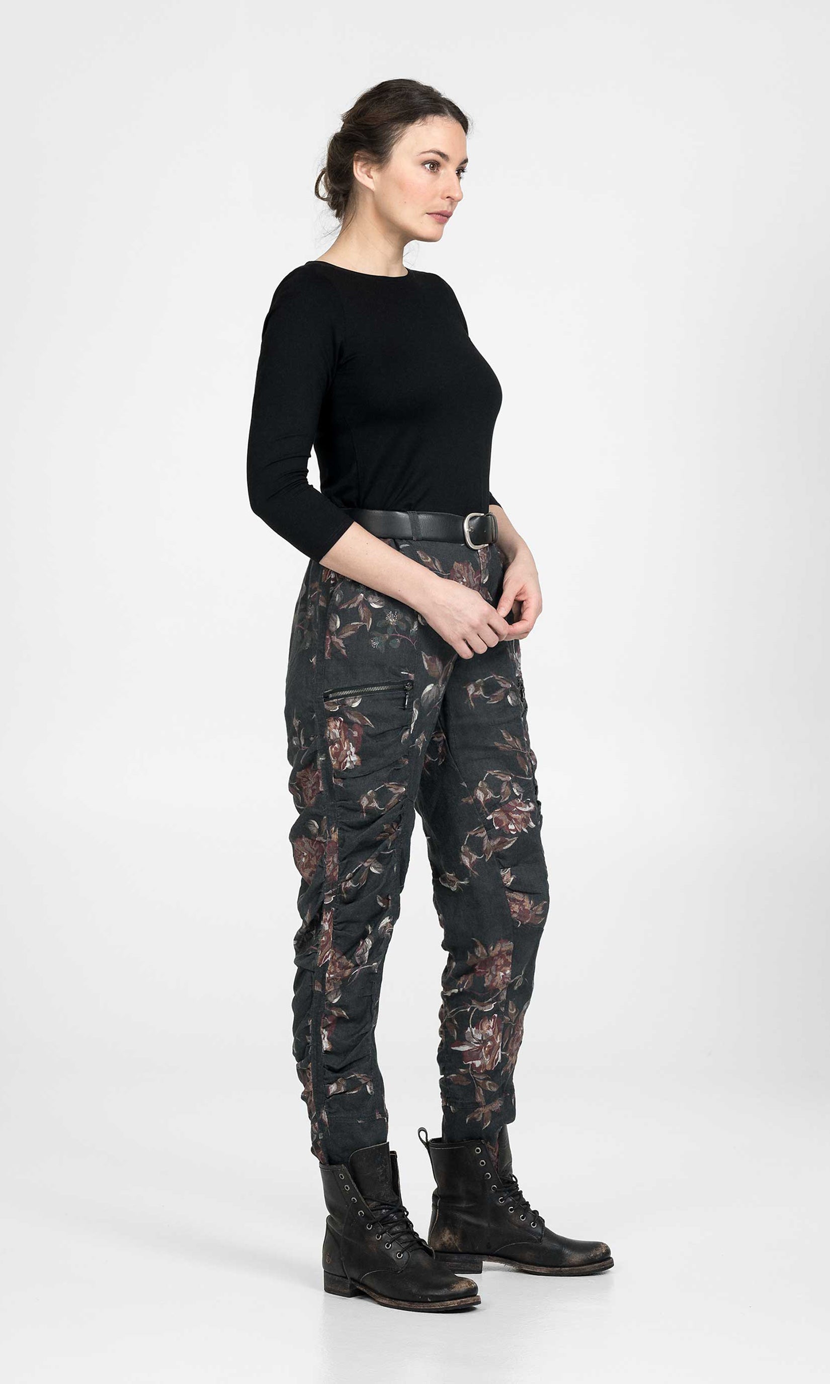 Pleated linen trousers with zippers