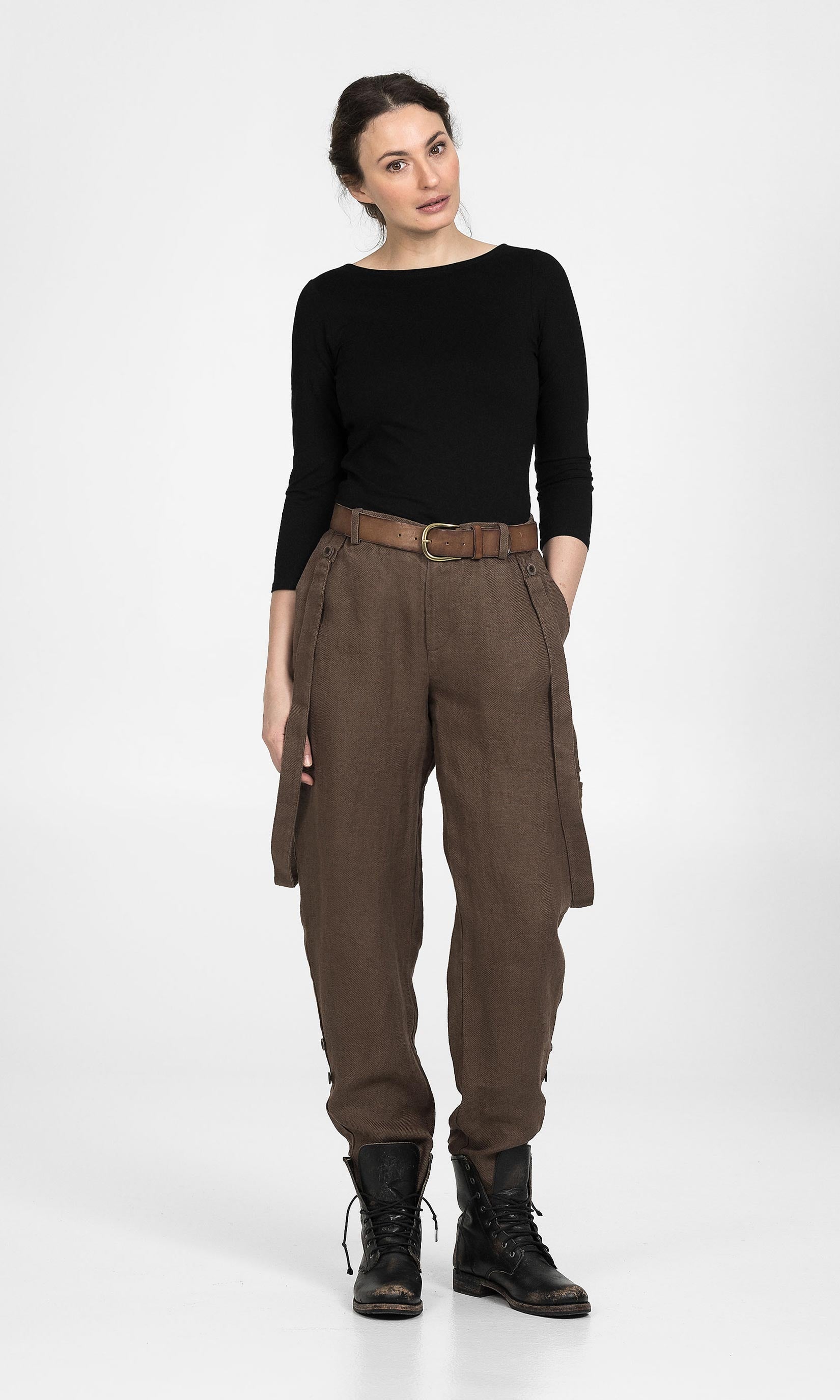 Linen trousers with suspenders
