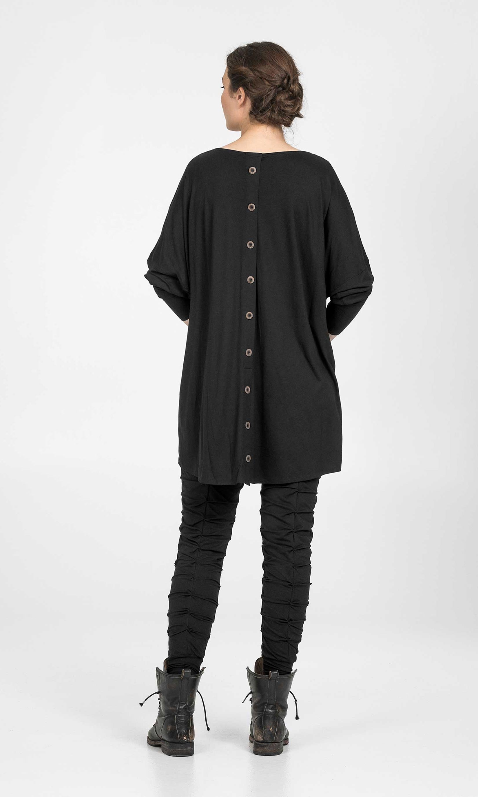 Oversize top with buttoning at the back