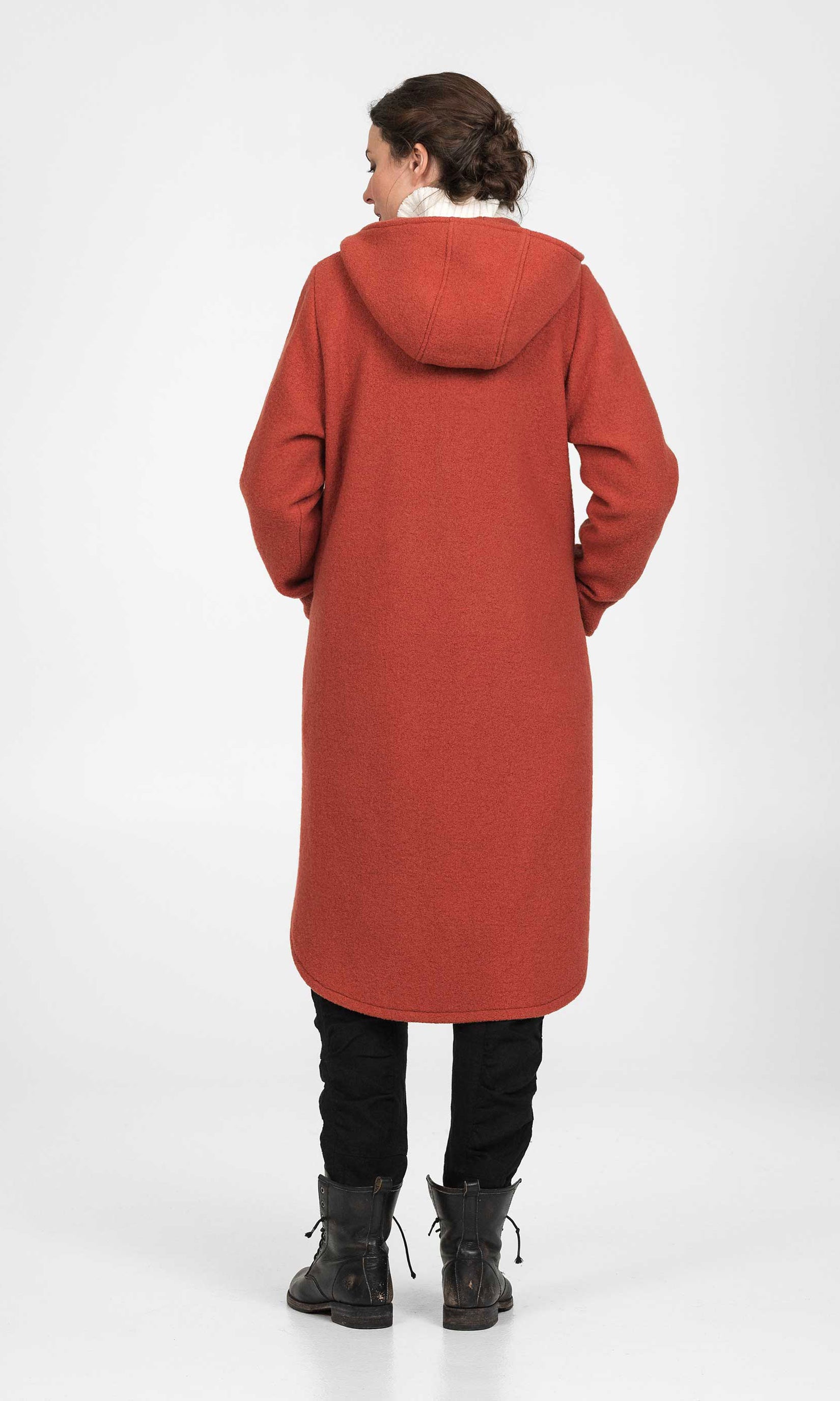 Straight wool coat with button closure and hood