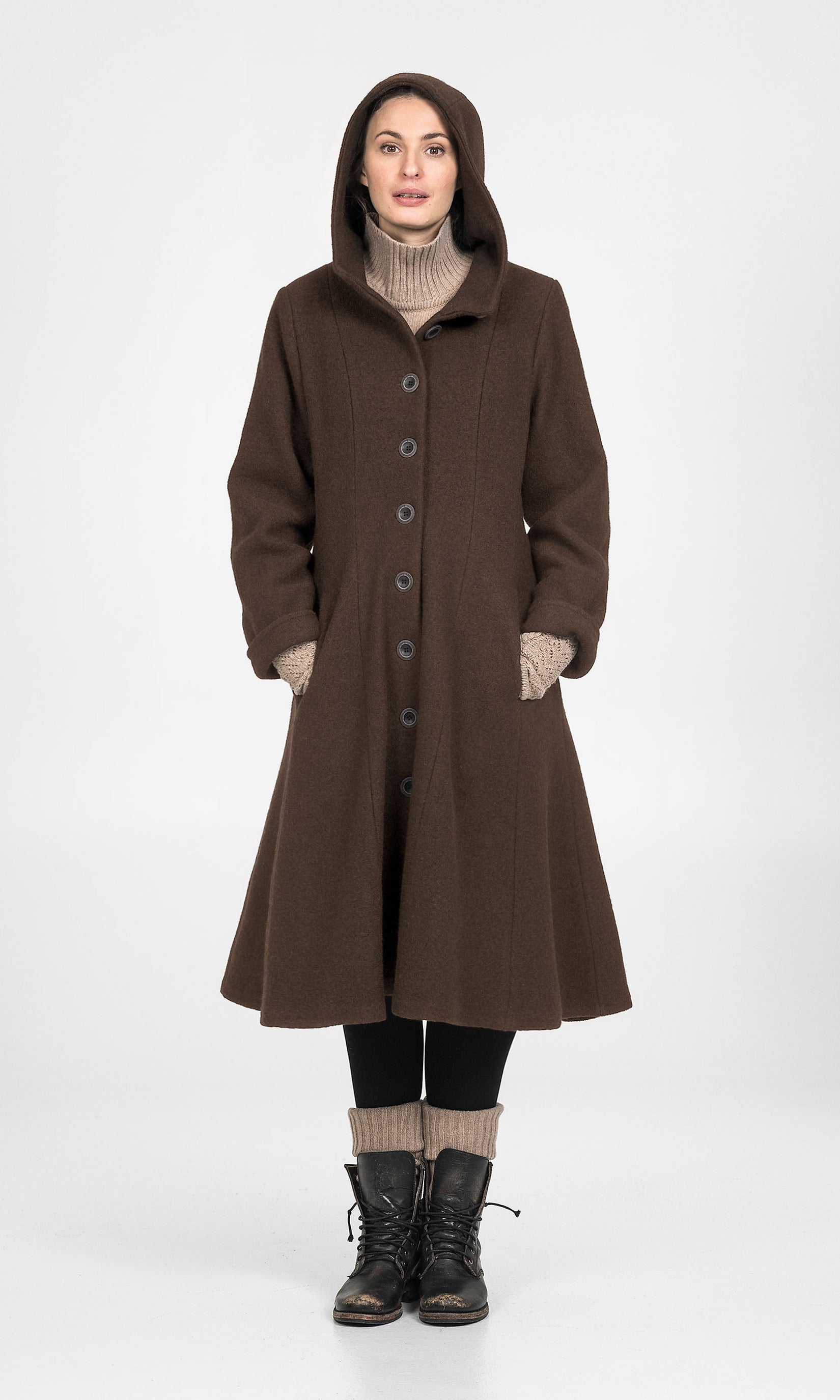 Fitted knee-long wool coat with hood