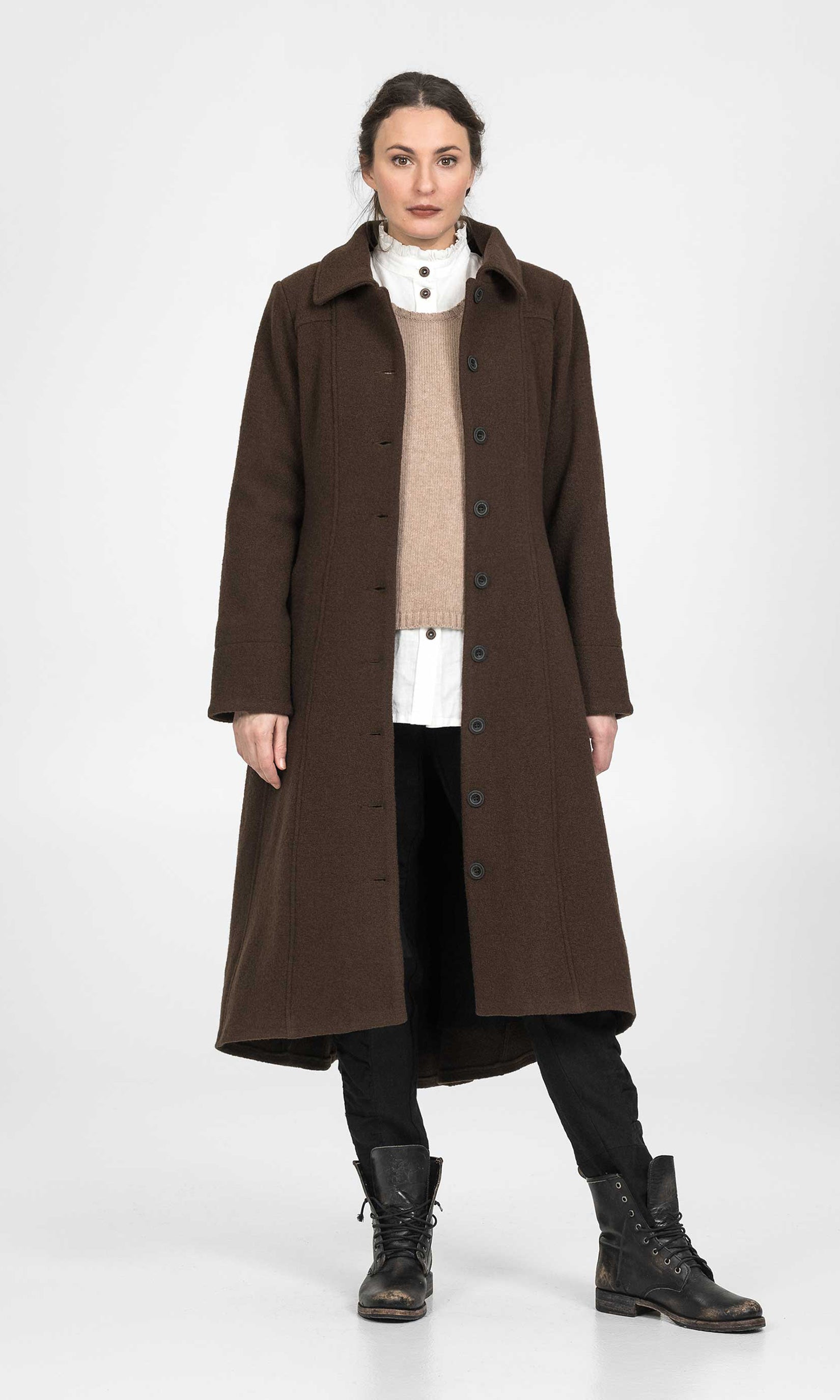 Long fitted wool coat with collar