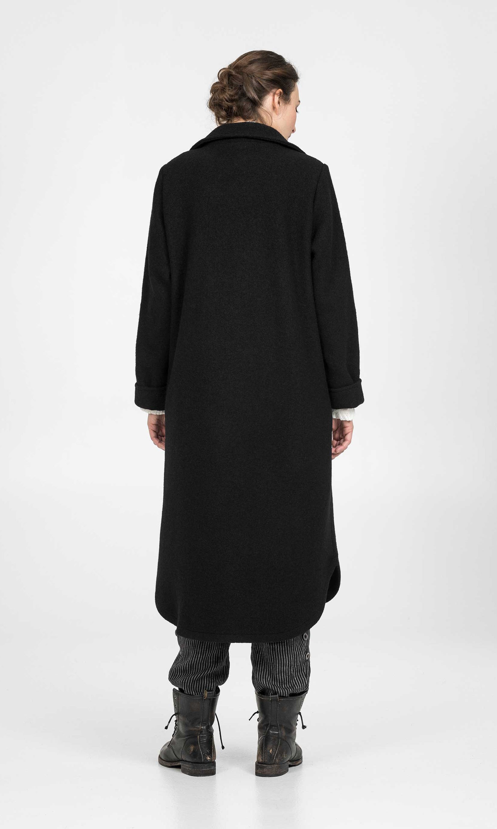 Straight wool coat with collar