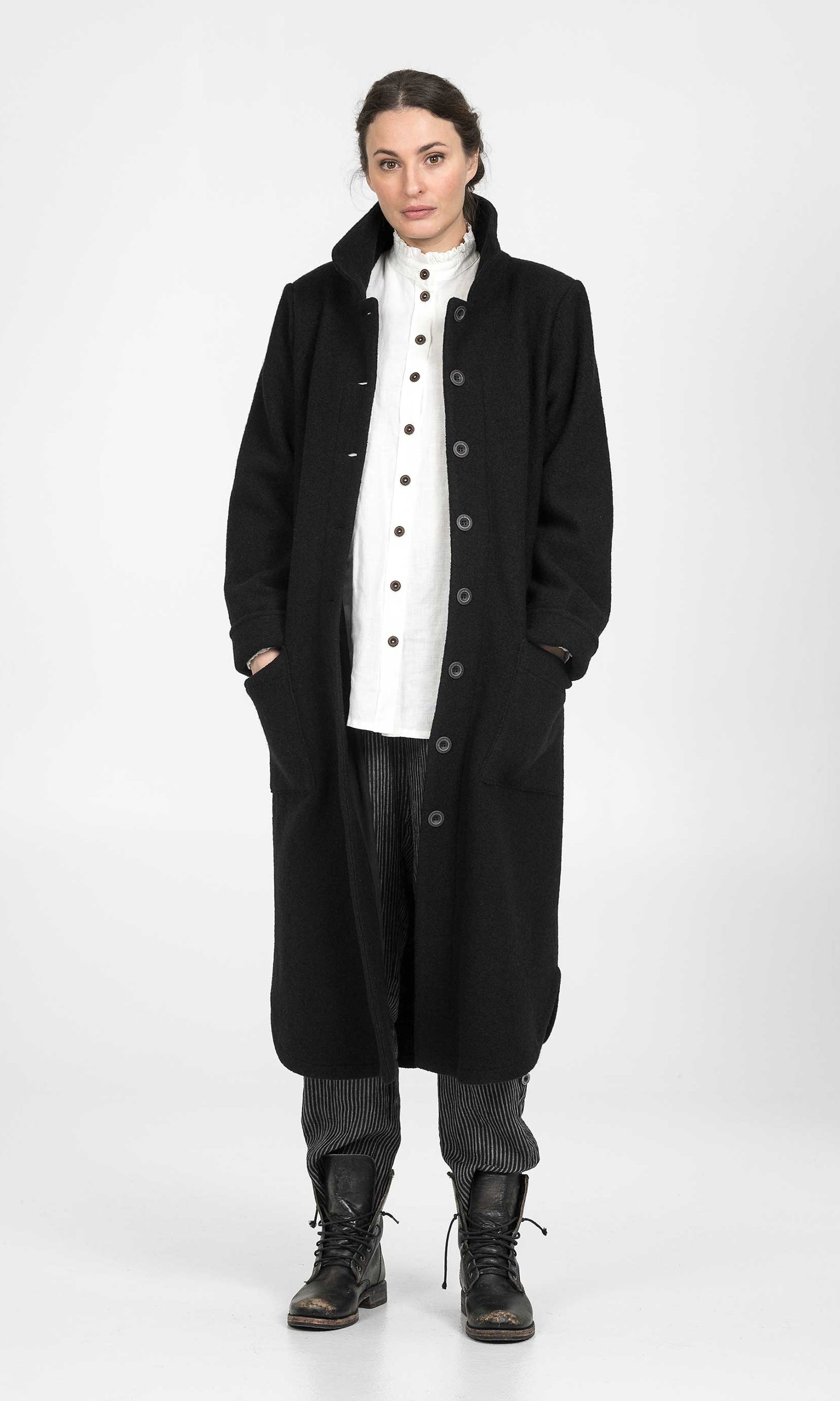 Straight wool coat with collar