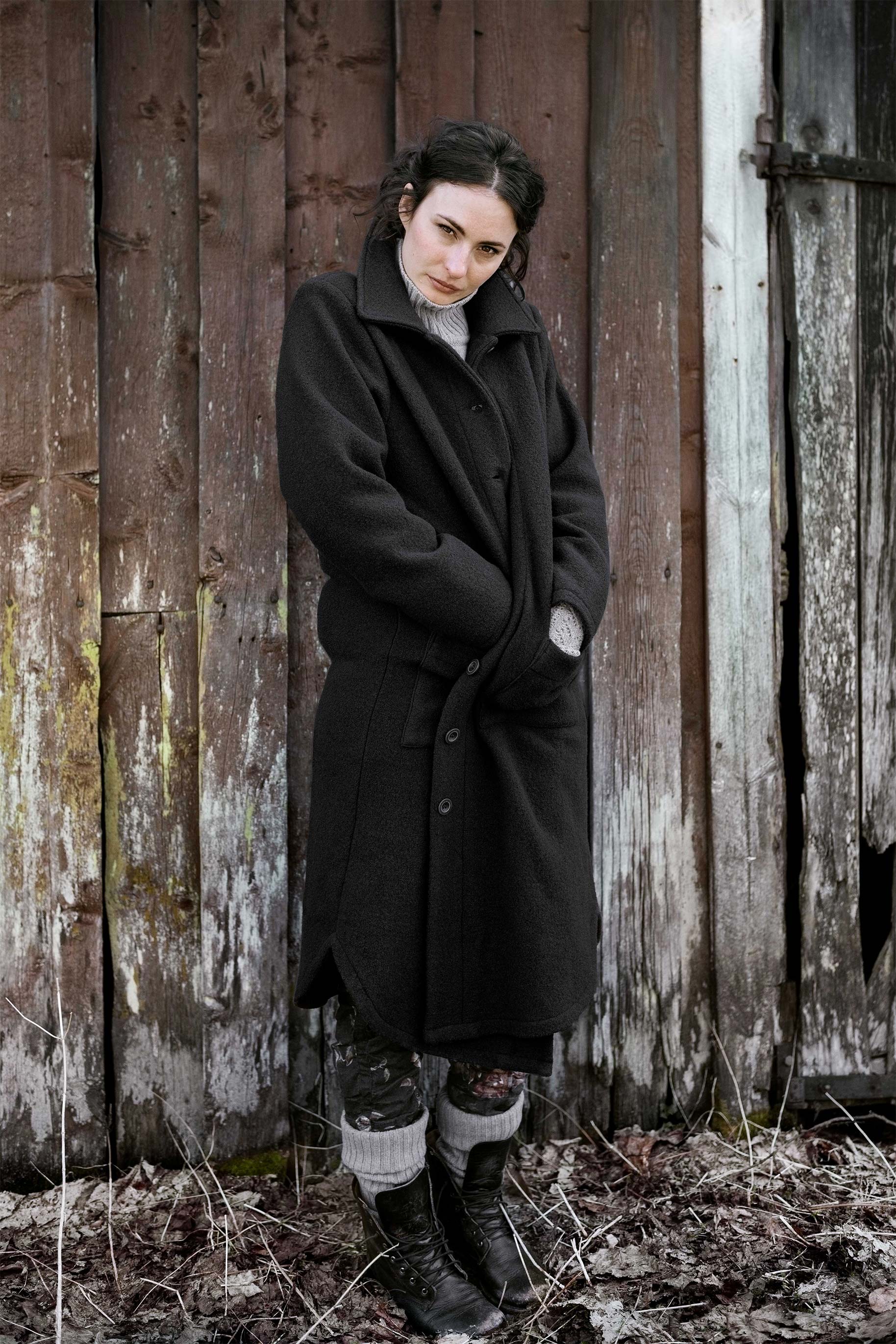 Straight wool coat with collar