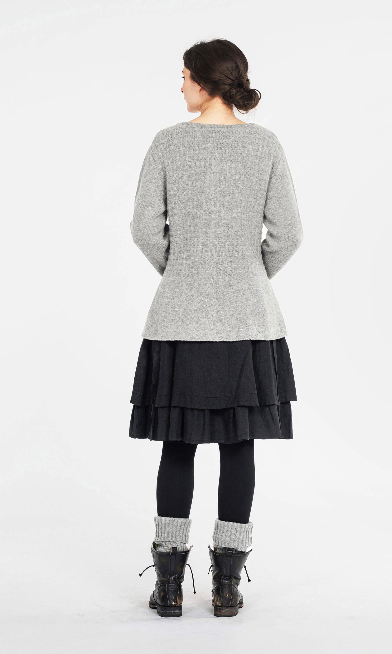 Ullkofta, stickad i insvängd modell