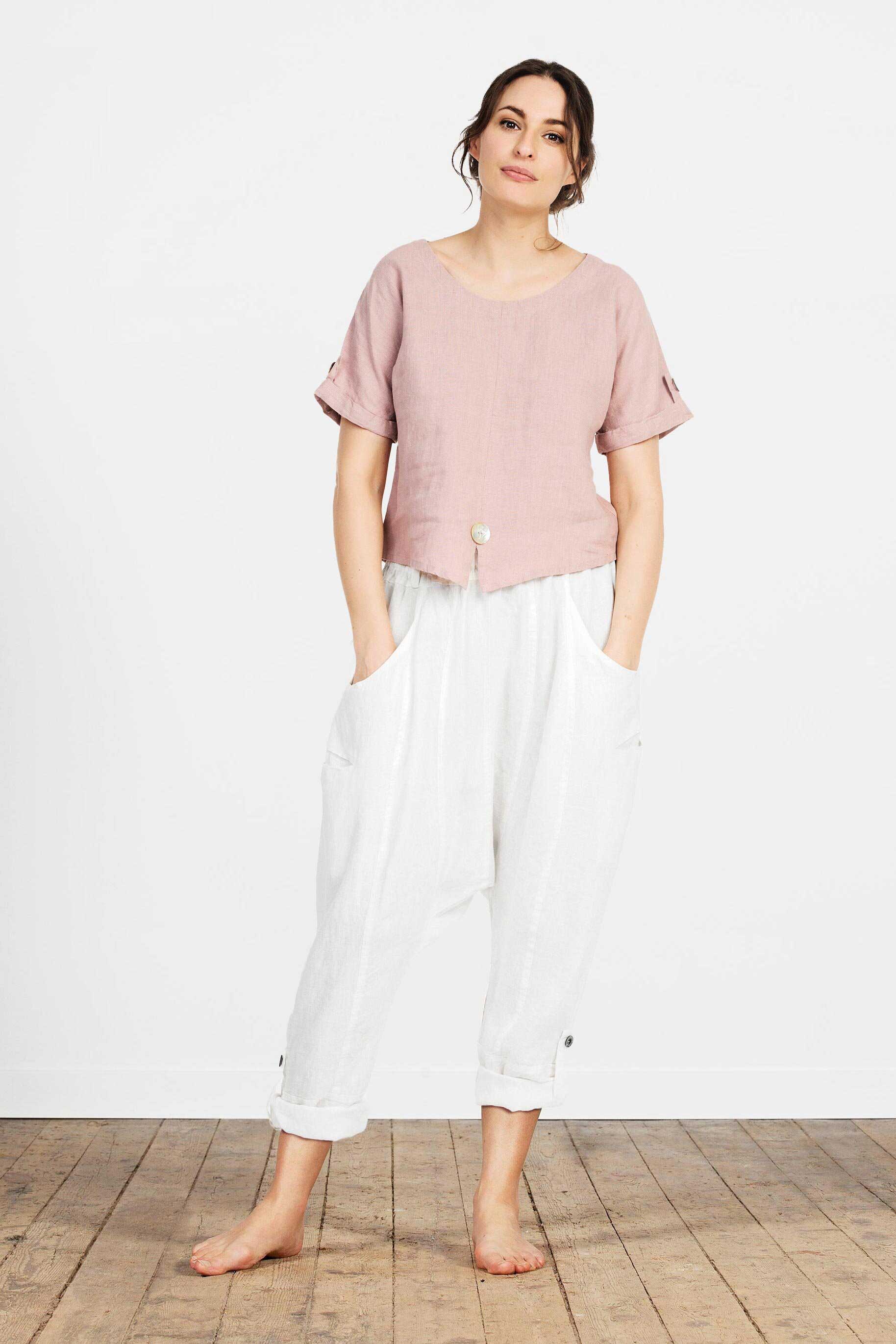 Short linen top with mother-of-pearl buttons