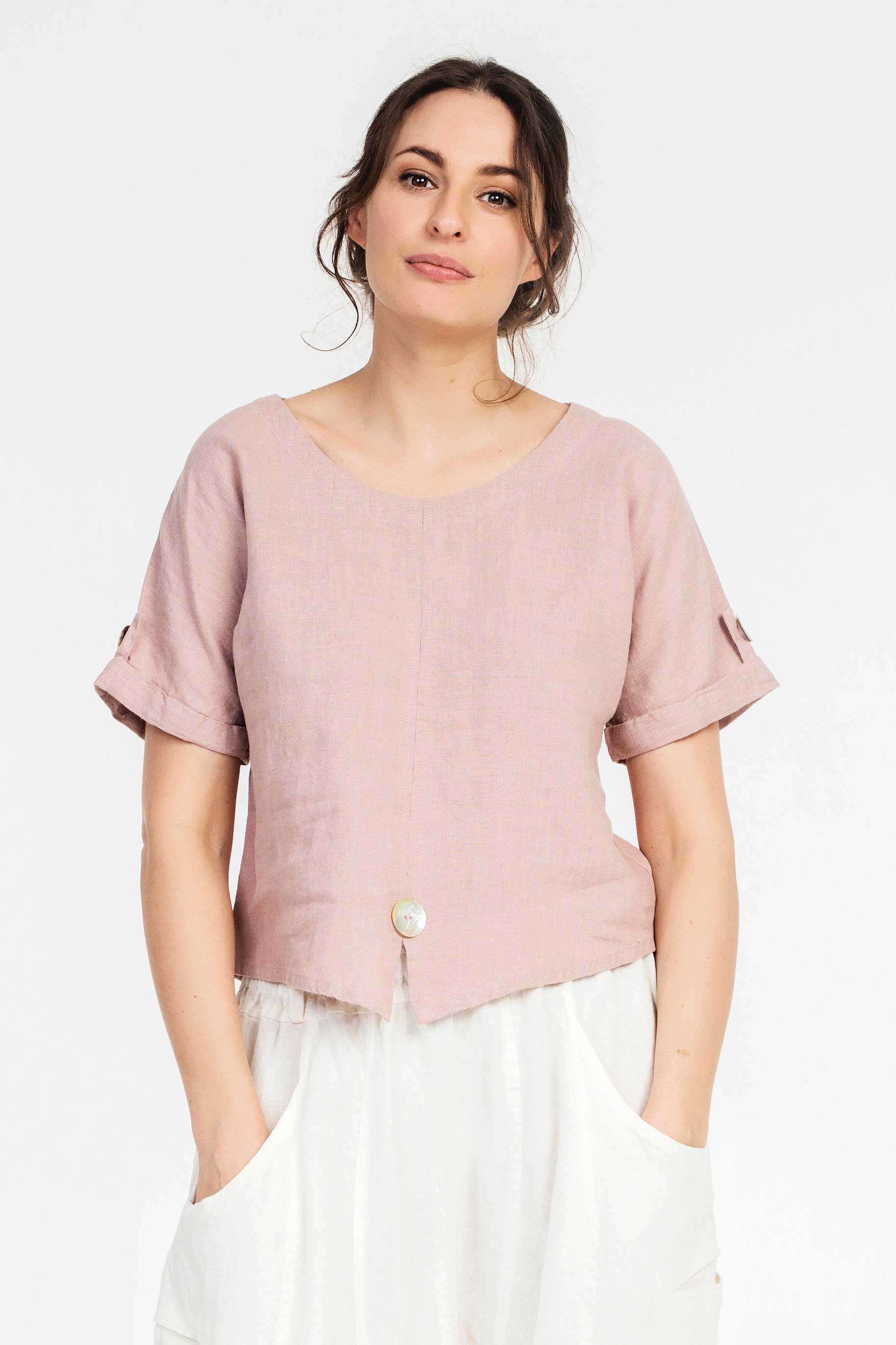 Short linen top with mother-of-pearl buttons