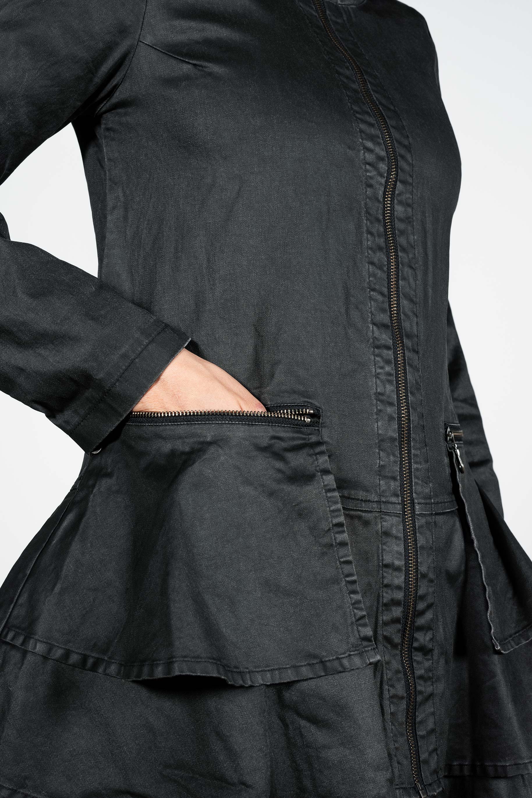 Gefütterte Jacke aus gewachster Baumwolle mit Rüschen