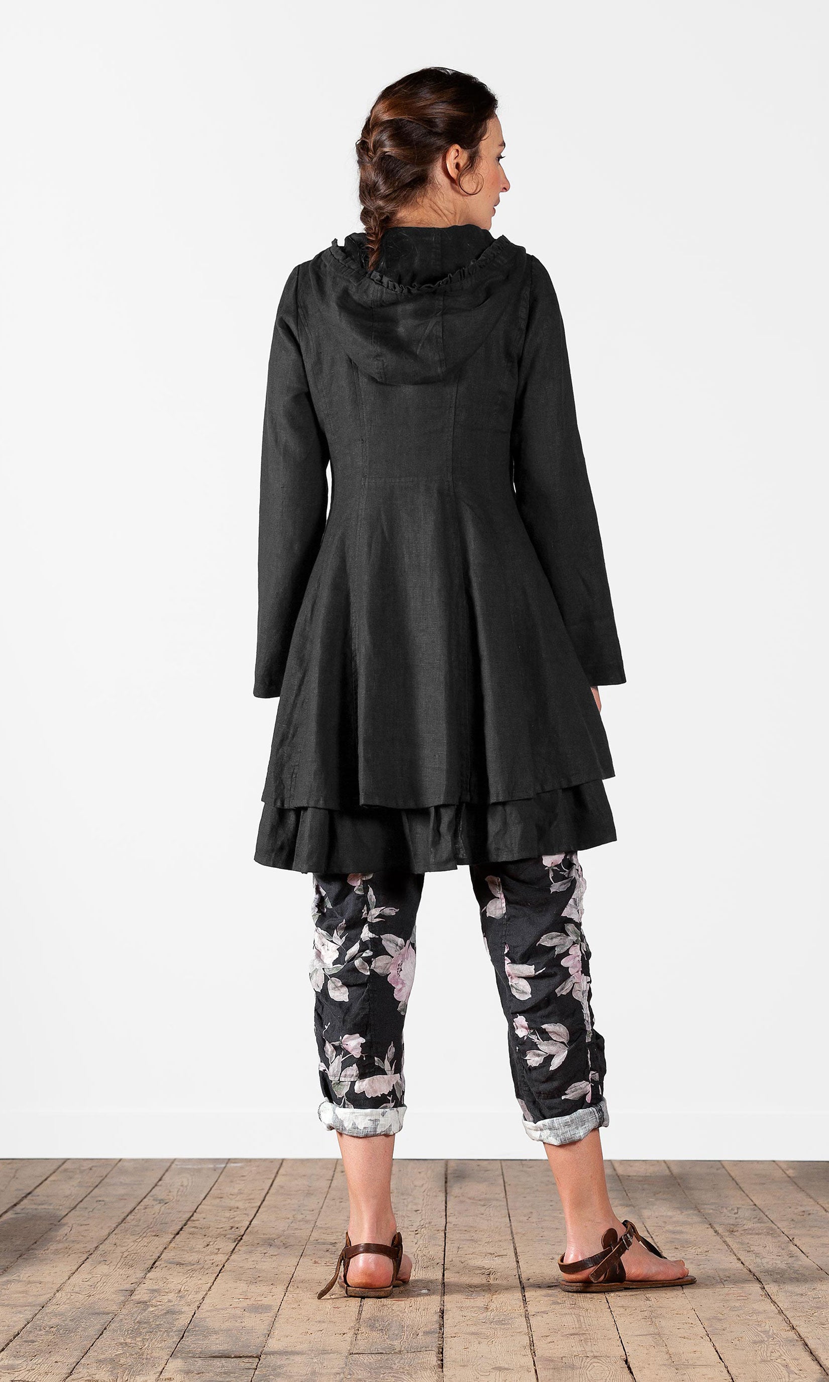 Gefütterte Leinenjacke mit Rüschen und Kapuze