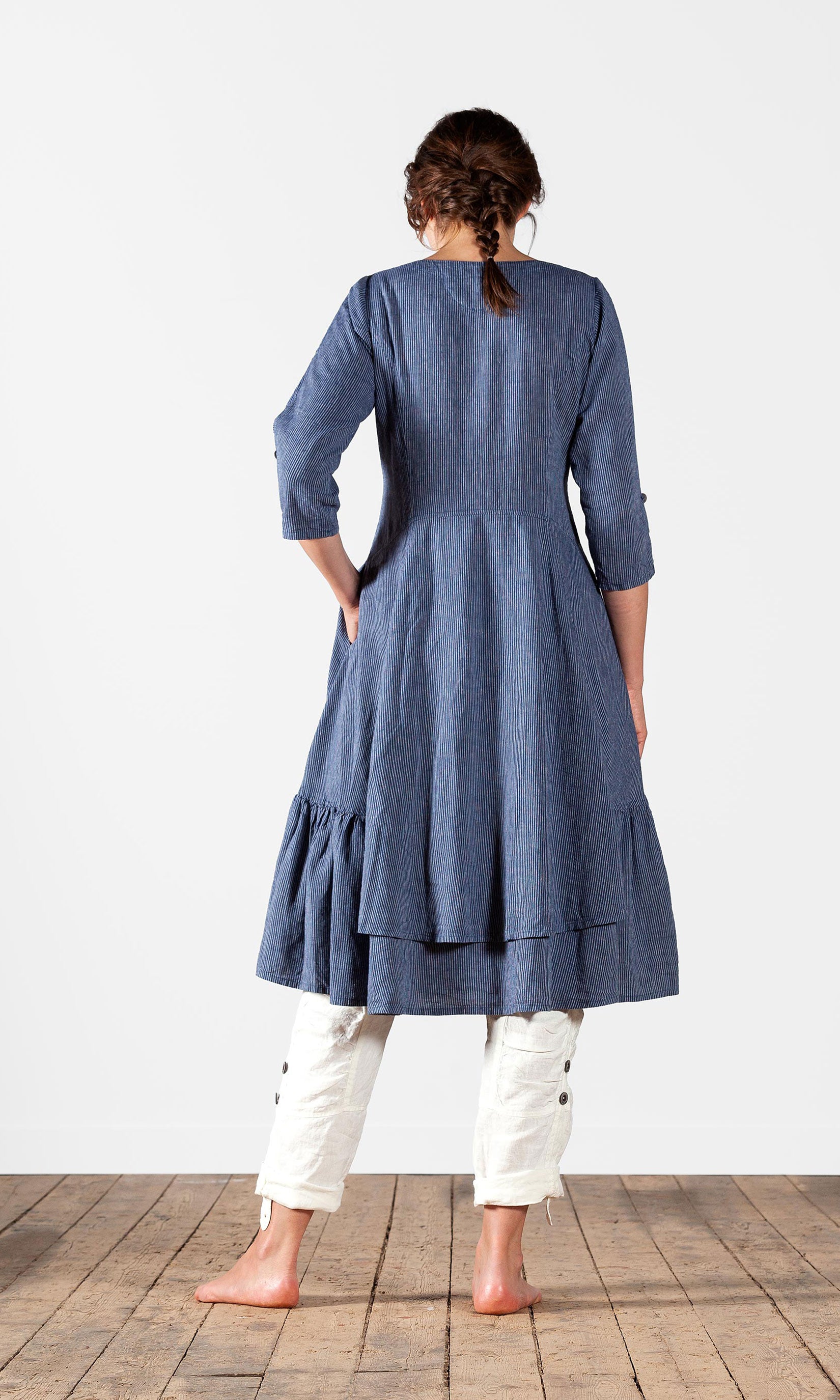 Fitted dress with buttoned sleeves in hemp blend