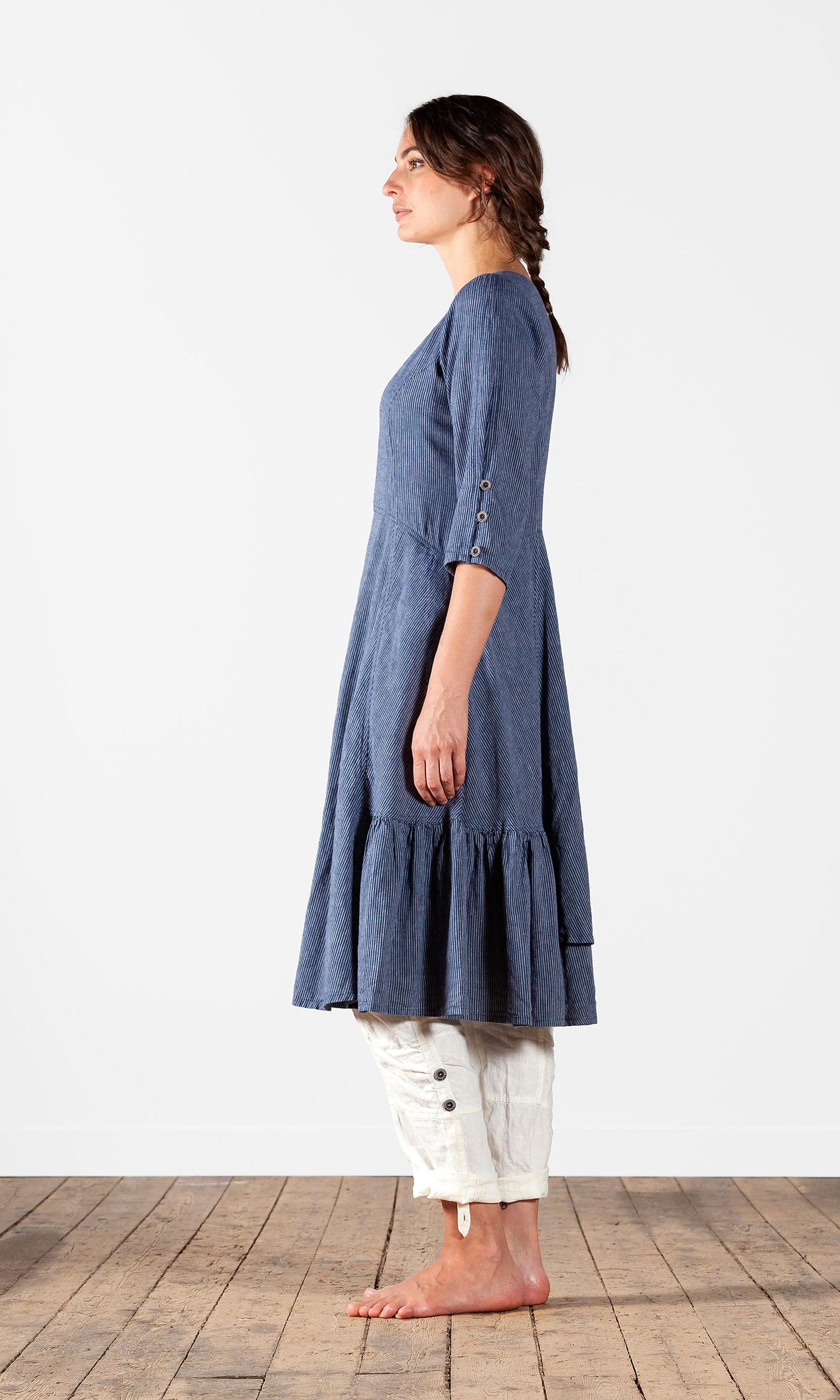 Fitted dress with buttoned sleeves in hemp blend
