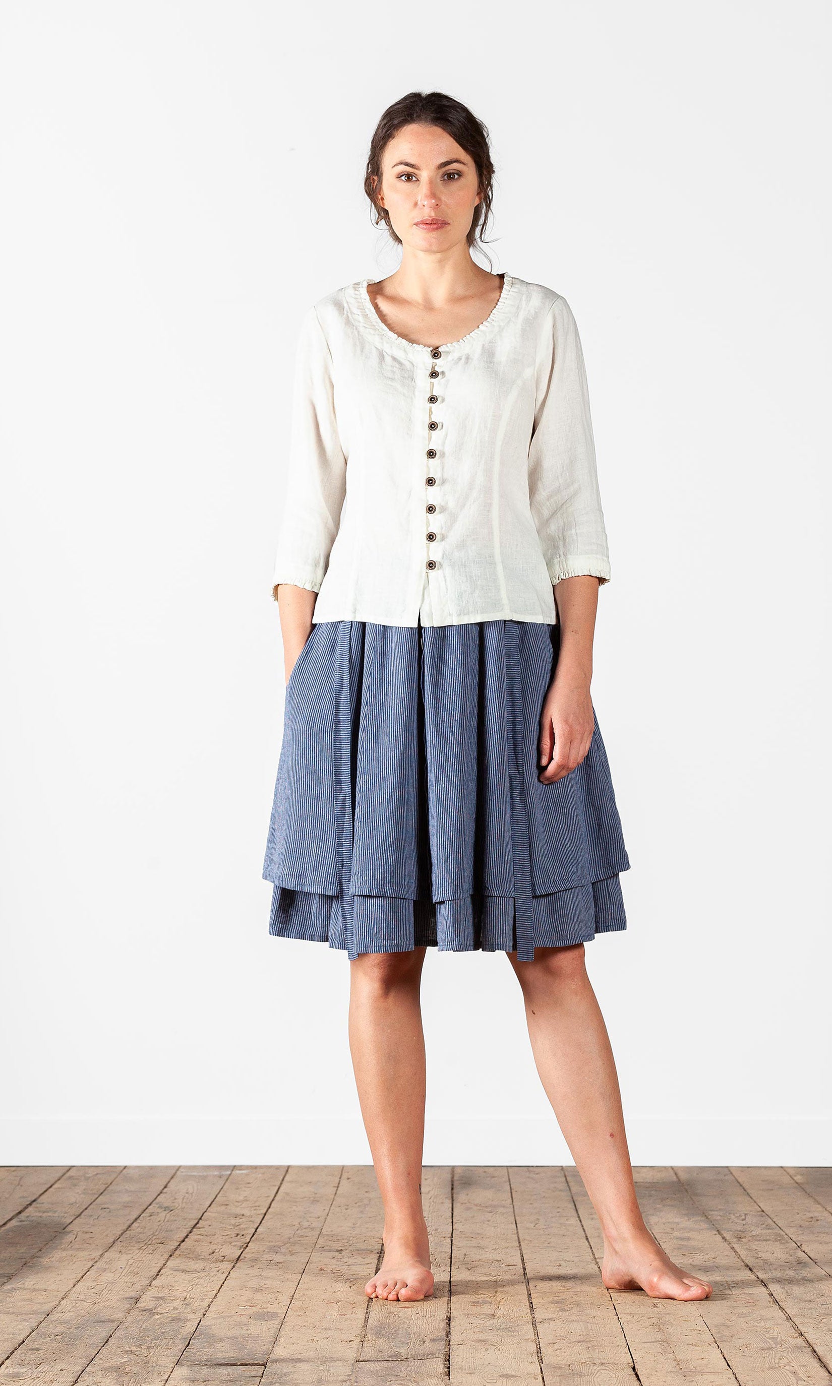 Short skirt with ruffle in hemp blend