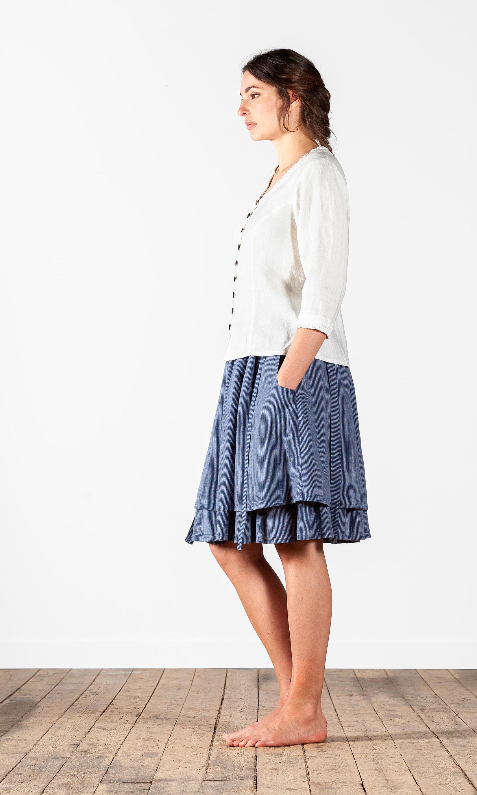 Short skirt with ruffle in hemp blend