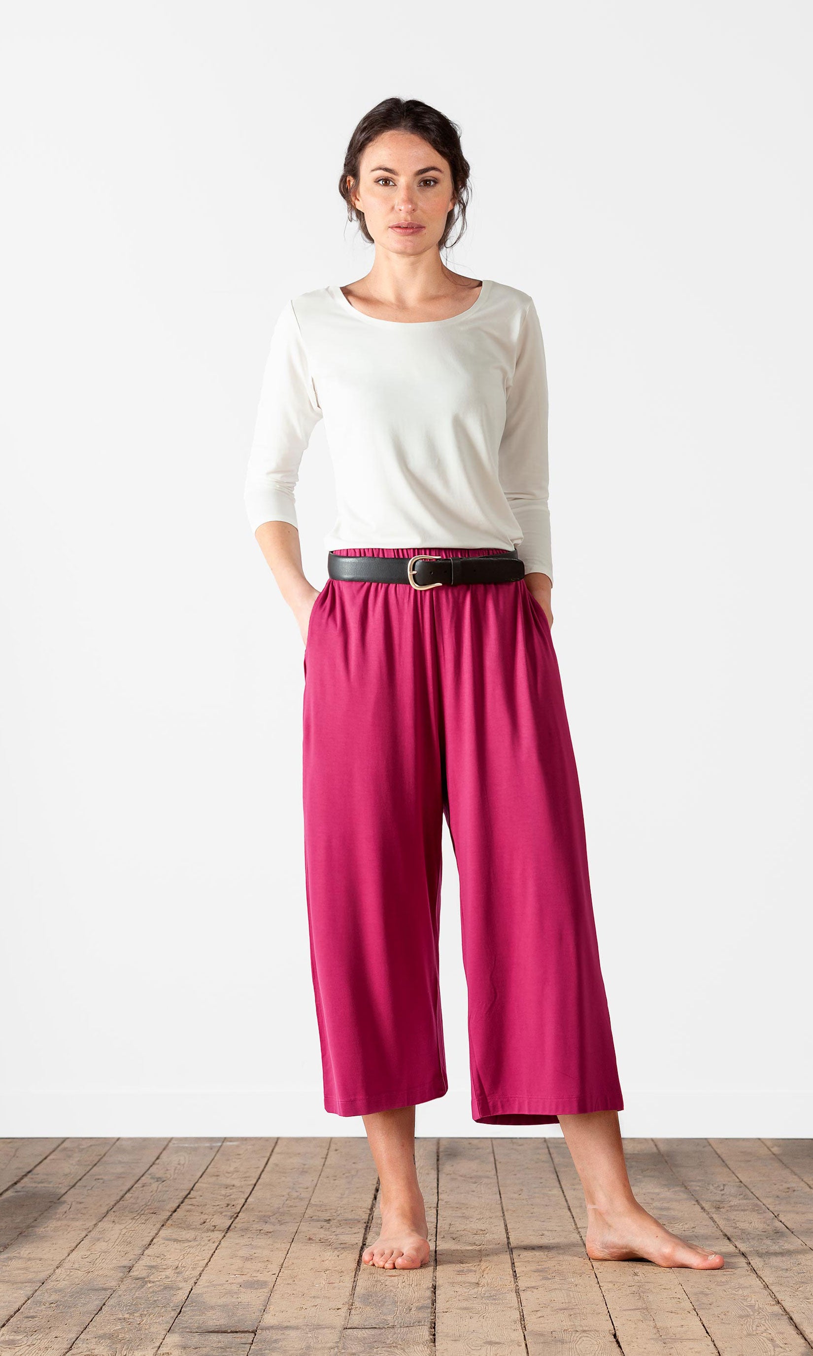 Viscose trousers in wide, straight capri style