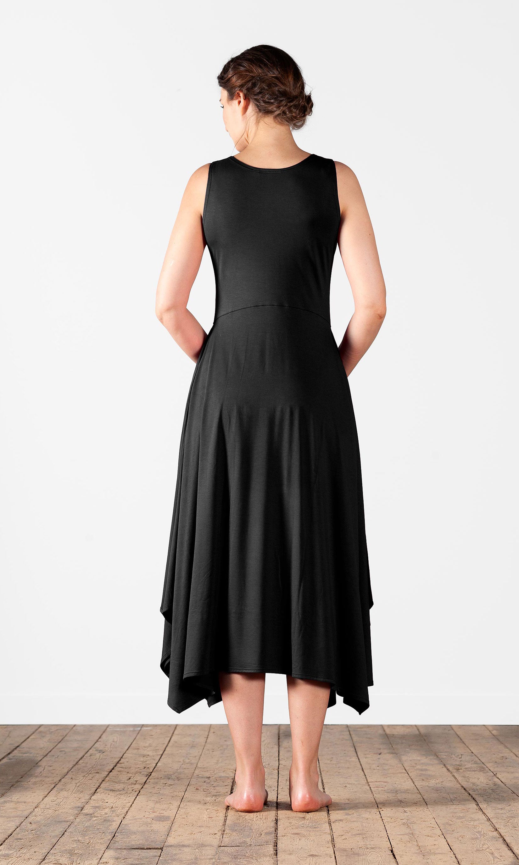 Sleeveless viscose dress with flare