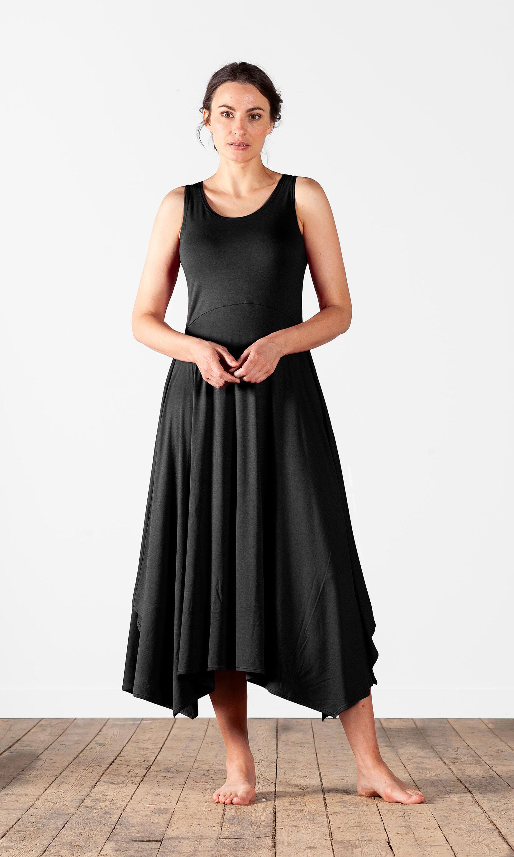 Sleeveless viscose dress with flare