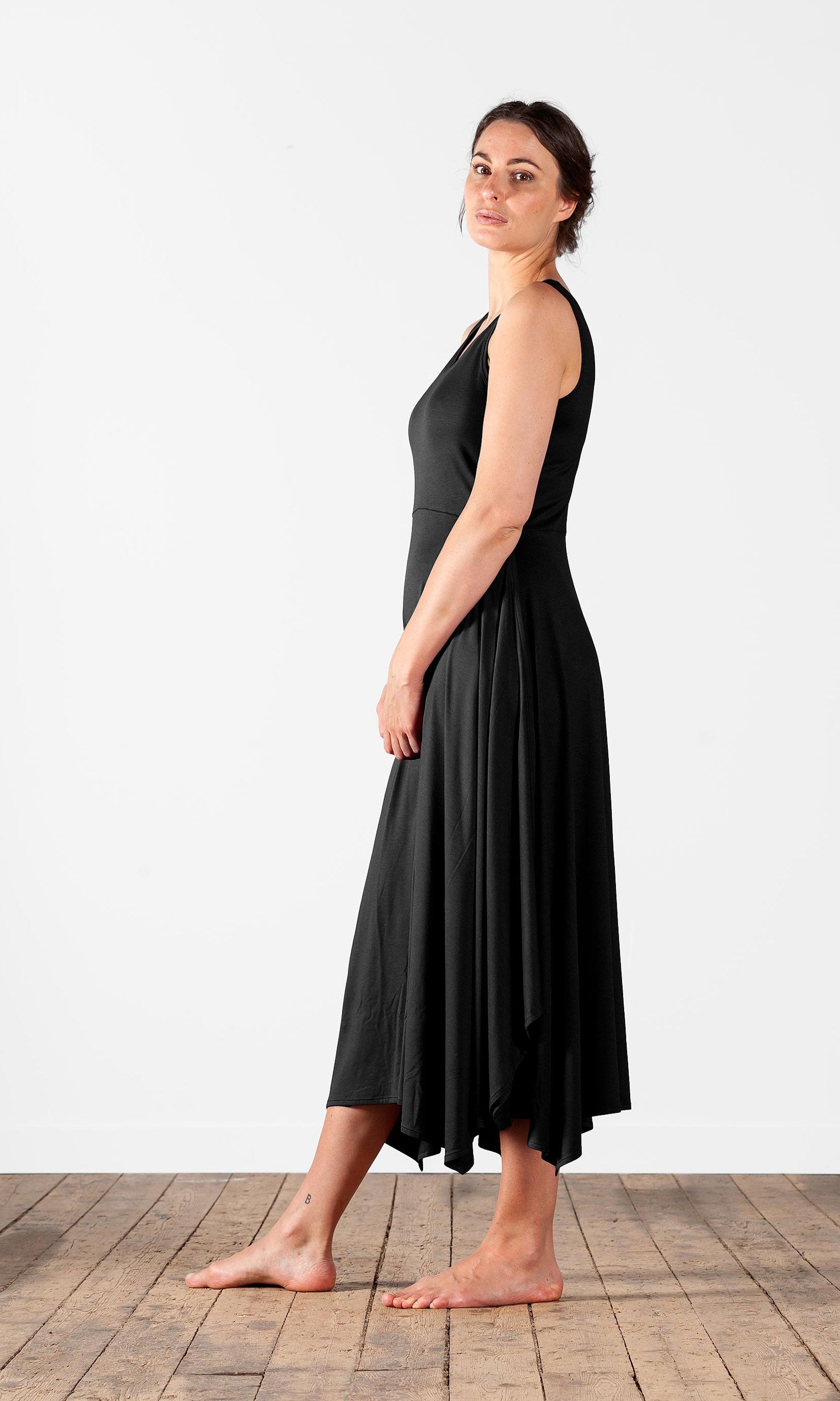 Sleeveless viscose dress with flare