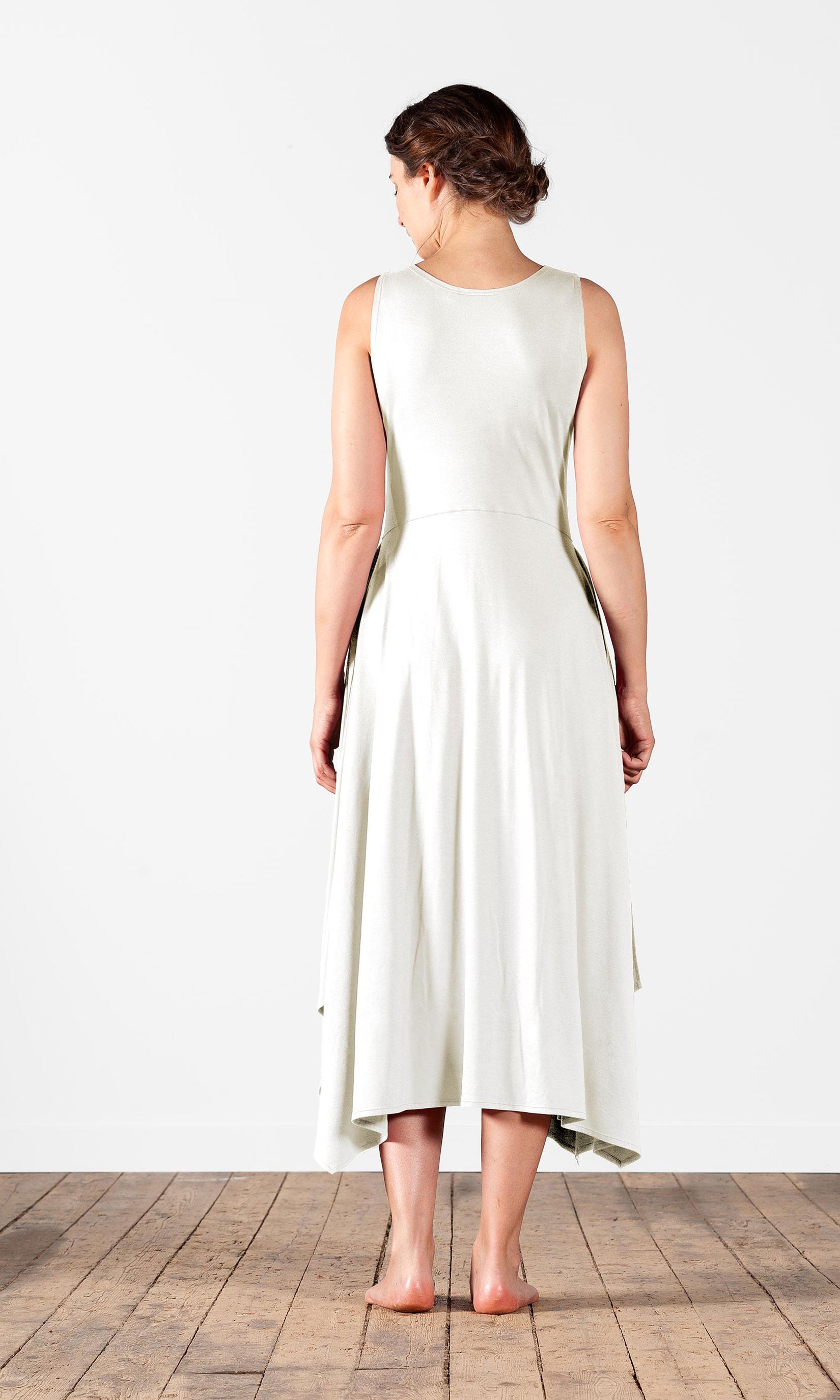 Sleeveless viscose dress with flare