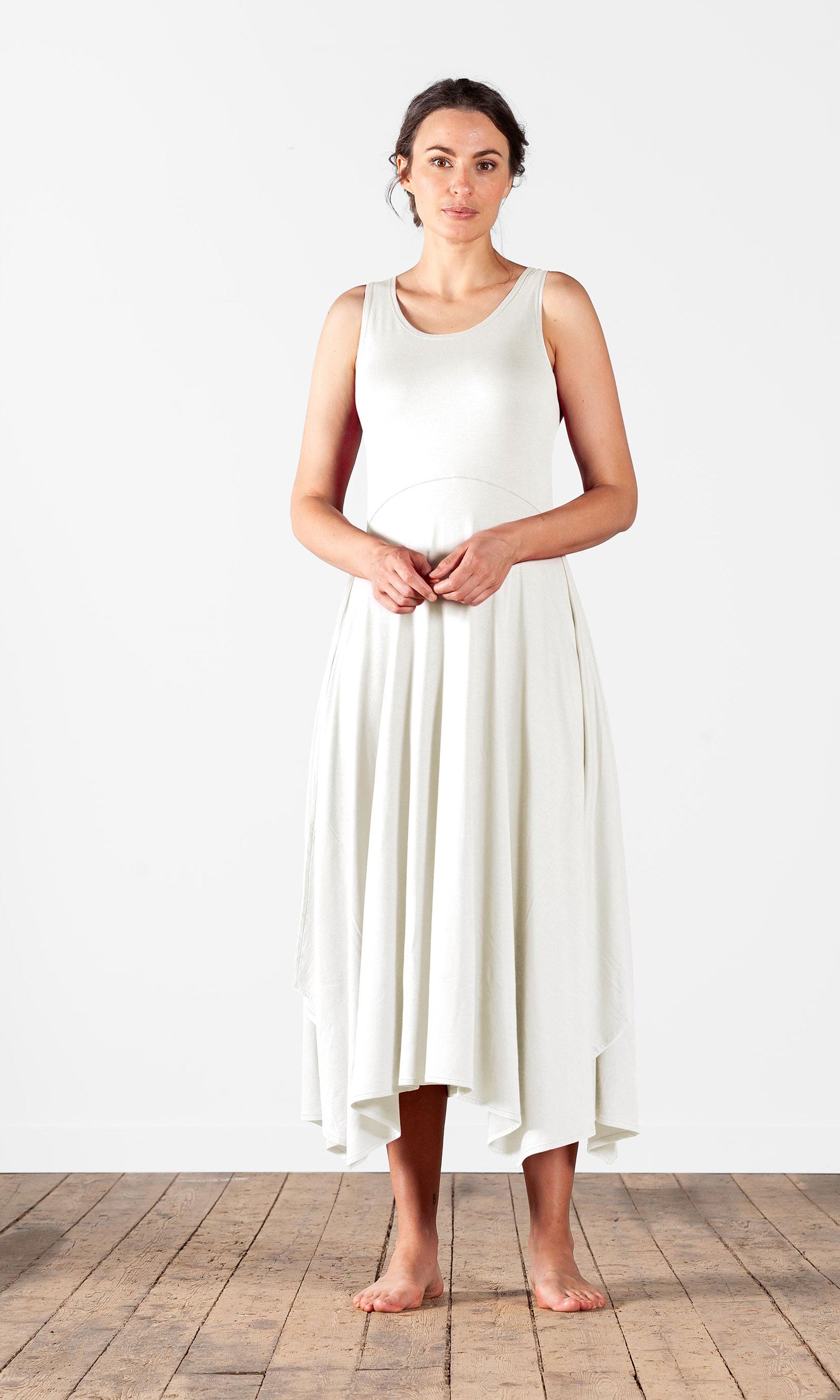 Sleeveless viscose dress with flare