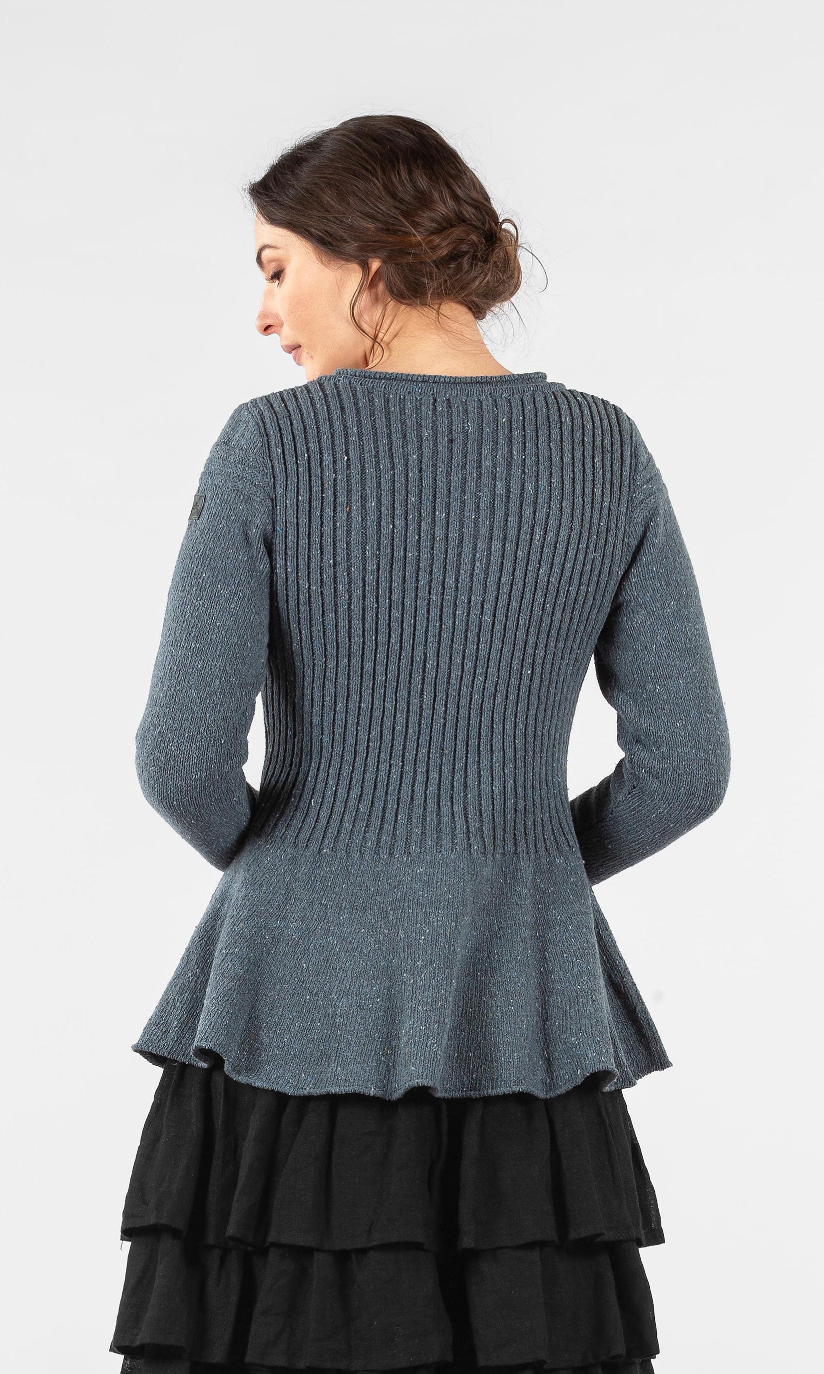 Knitted cardigan in a fitted style with a zipper in yarn from recycled jeans