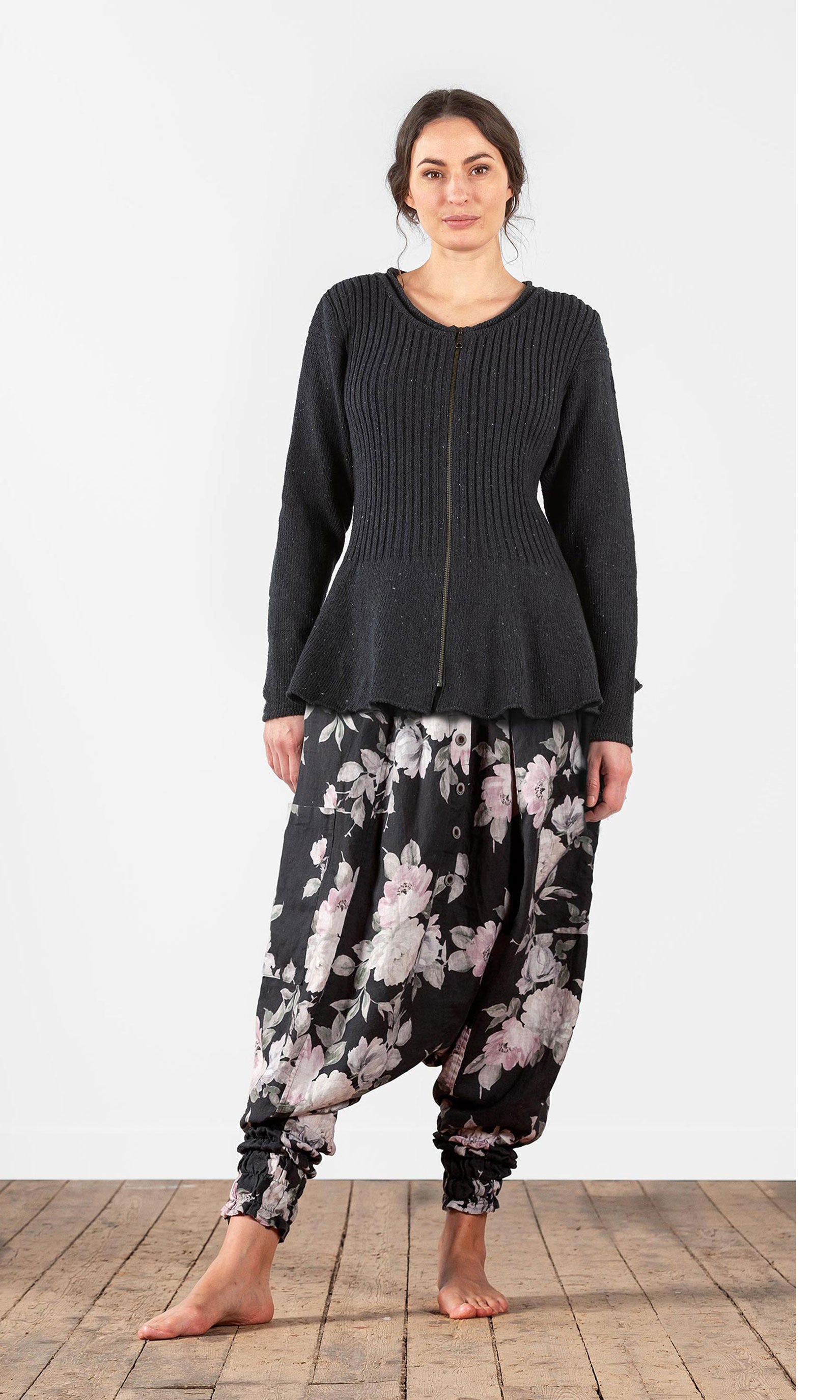 Taillierter Strickcardigan mit Reißverschluss aus Garn aus recycelten Jeans